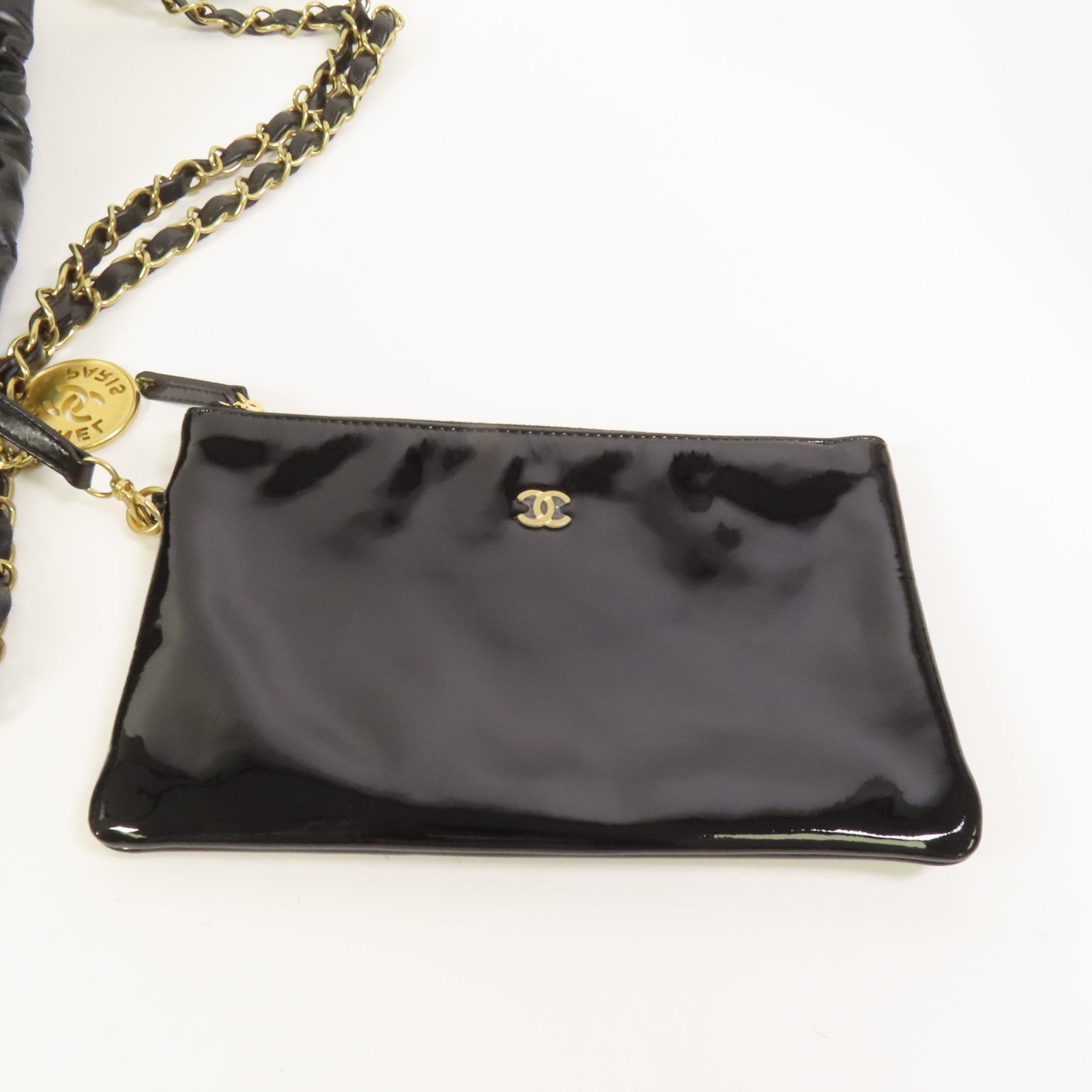 CHANEL 牛皮皮革/漆皮皮革Chanel 22 Small金扣鏈帶肩背袋