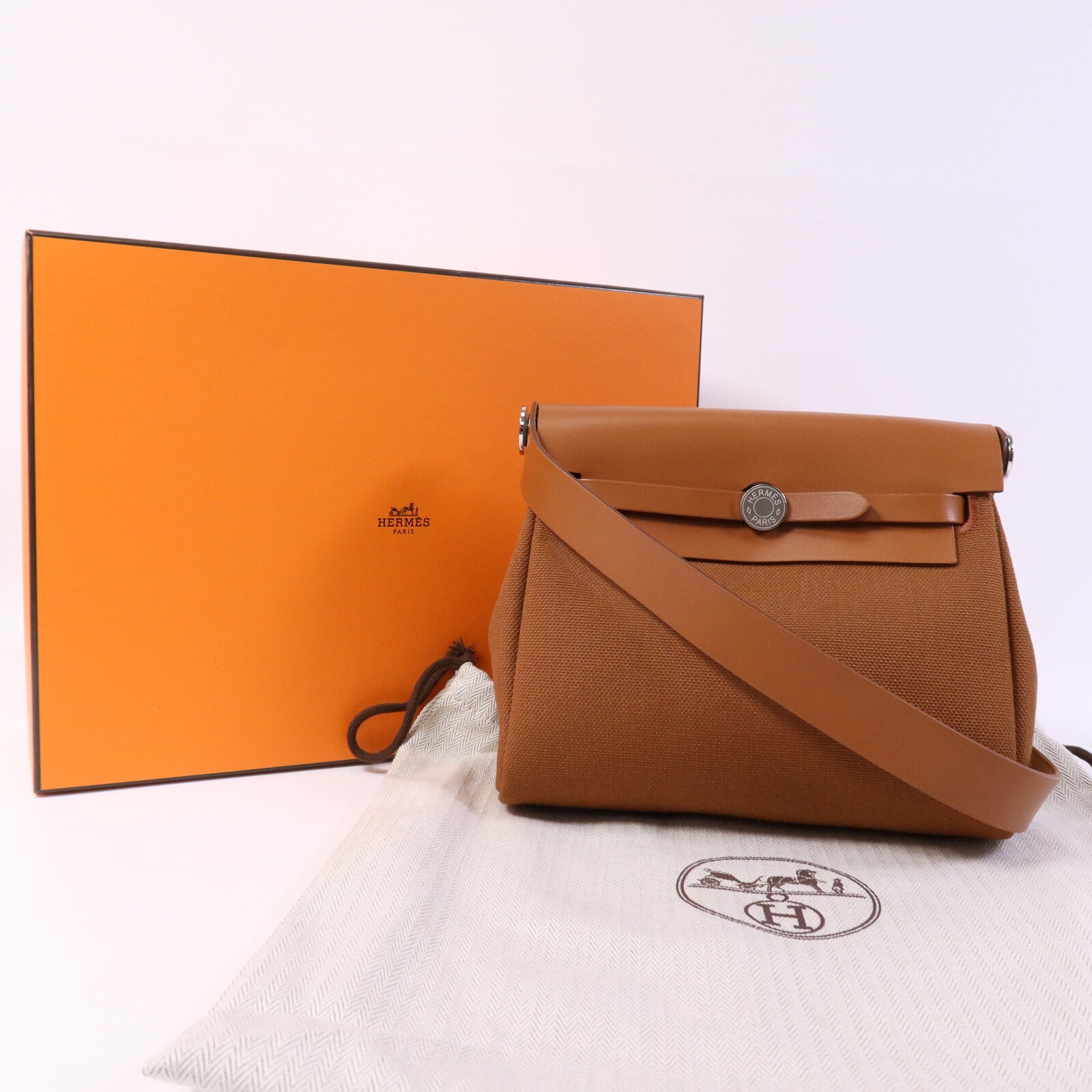 HERMES 帆布Mini Herbag銀扣肩背袋Fauve