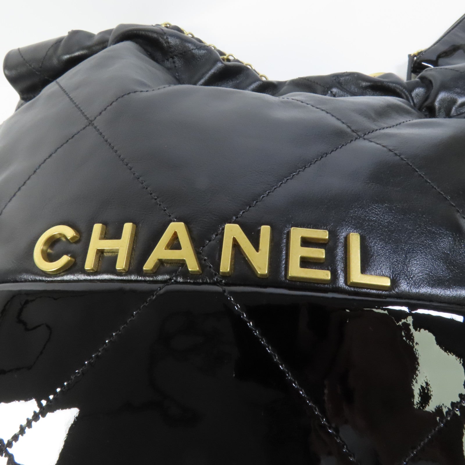 CHANEL 牛皮皮革/漆皮皮革Chanel 22 Small金扣鏈帶肩背袋