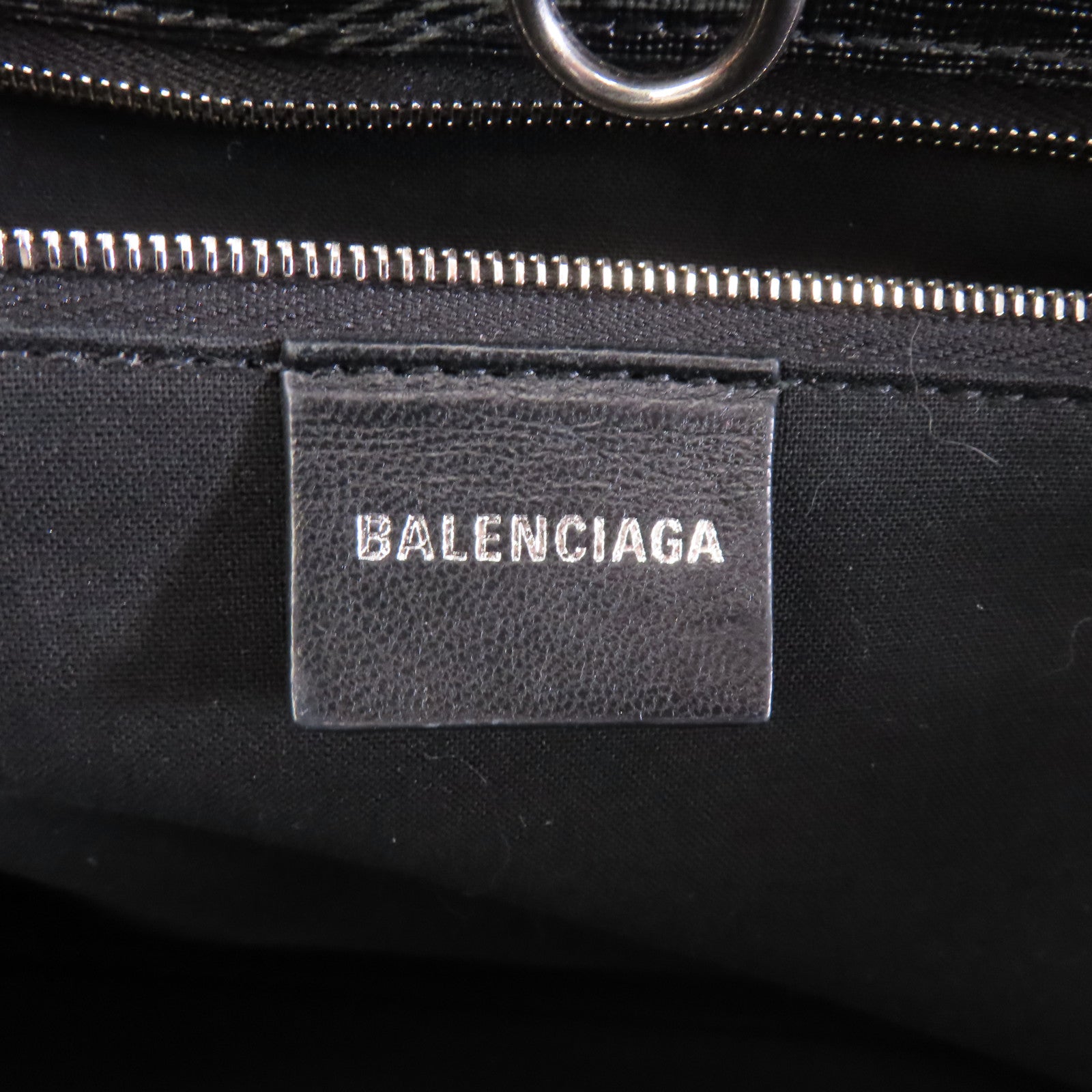 BALENCIAGA 塗層帆布Balenciaga Signature銀扣手挽袋黑色/白色