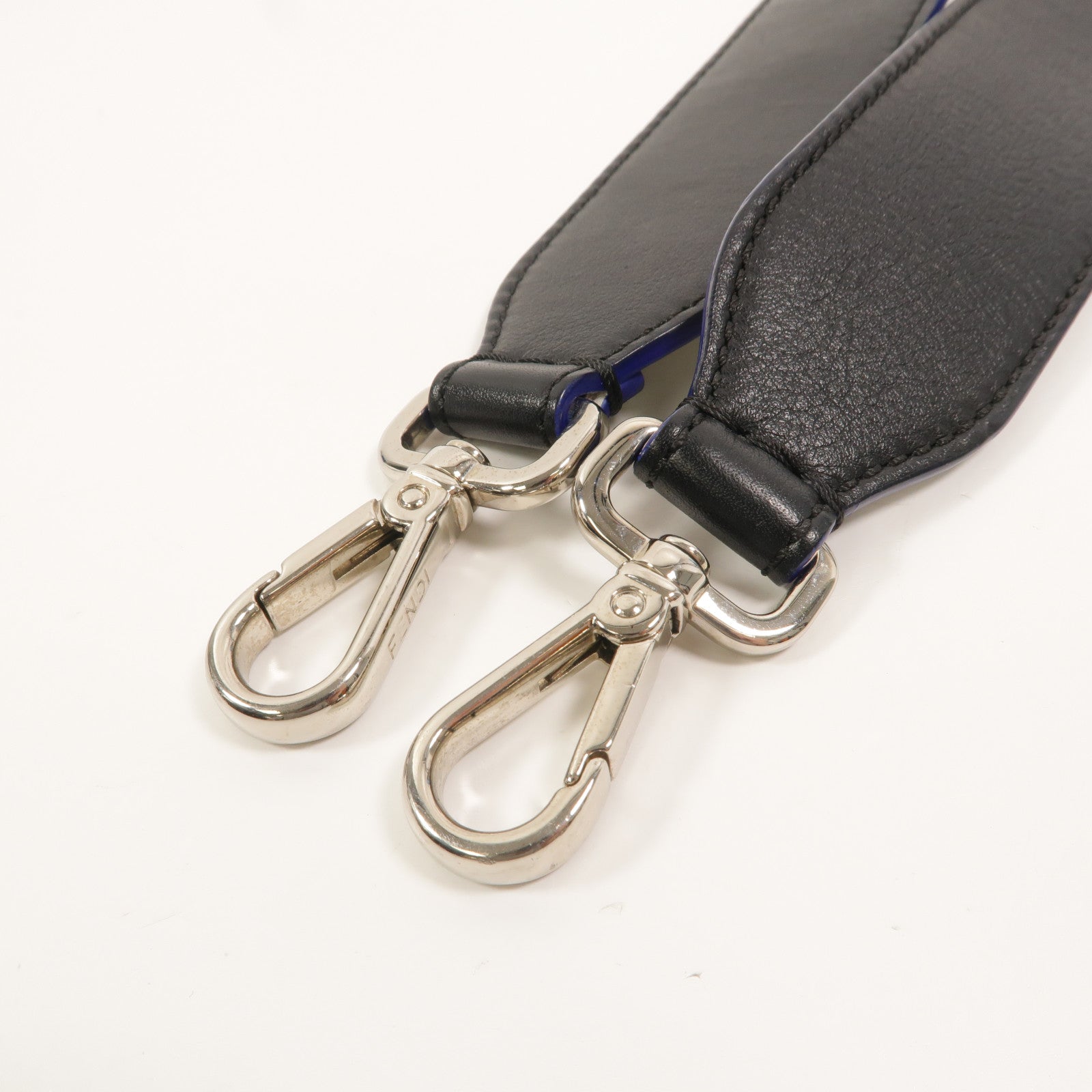 FENDI 牛皮皮革Strap You Shoulder Strap肩背帶