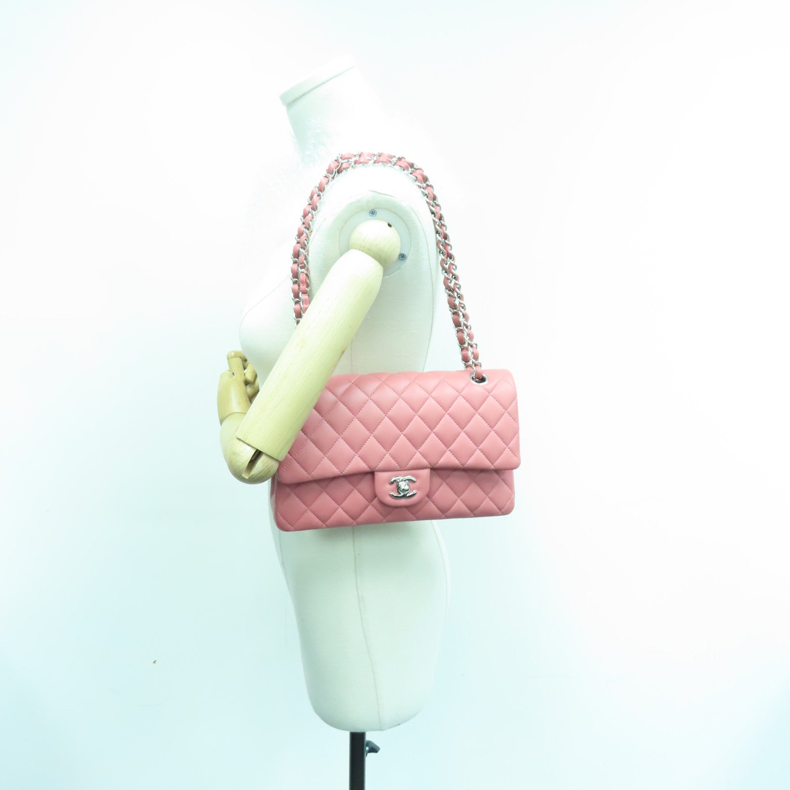 CHANEL 菱格羊皮皮革Classic Bag银扣链带肩背袋粉红色