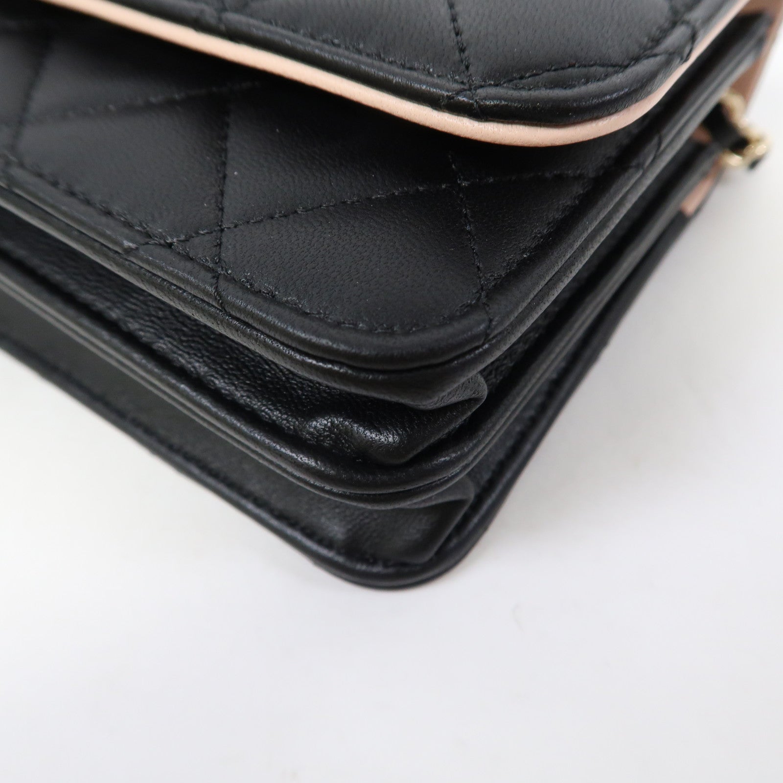 CHANEL 菱格羊皮皮革Mini Wallet On Chain金扣鏈帶肩背袋黑色/粉紅色