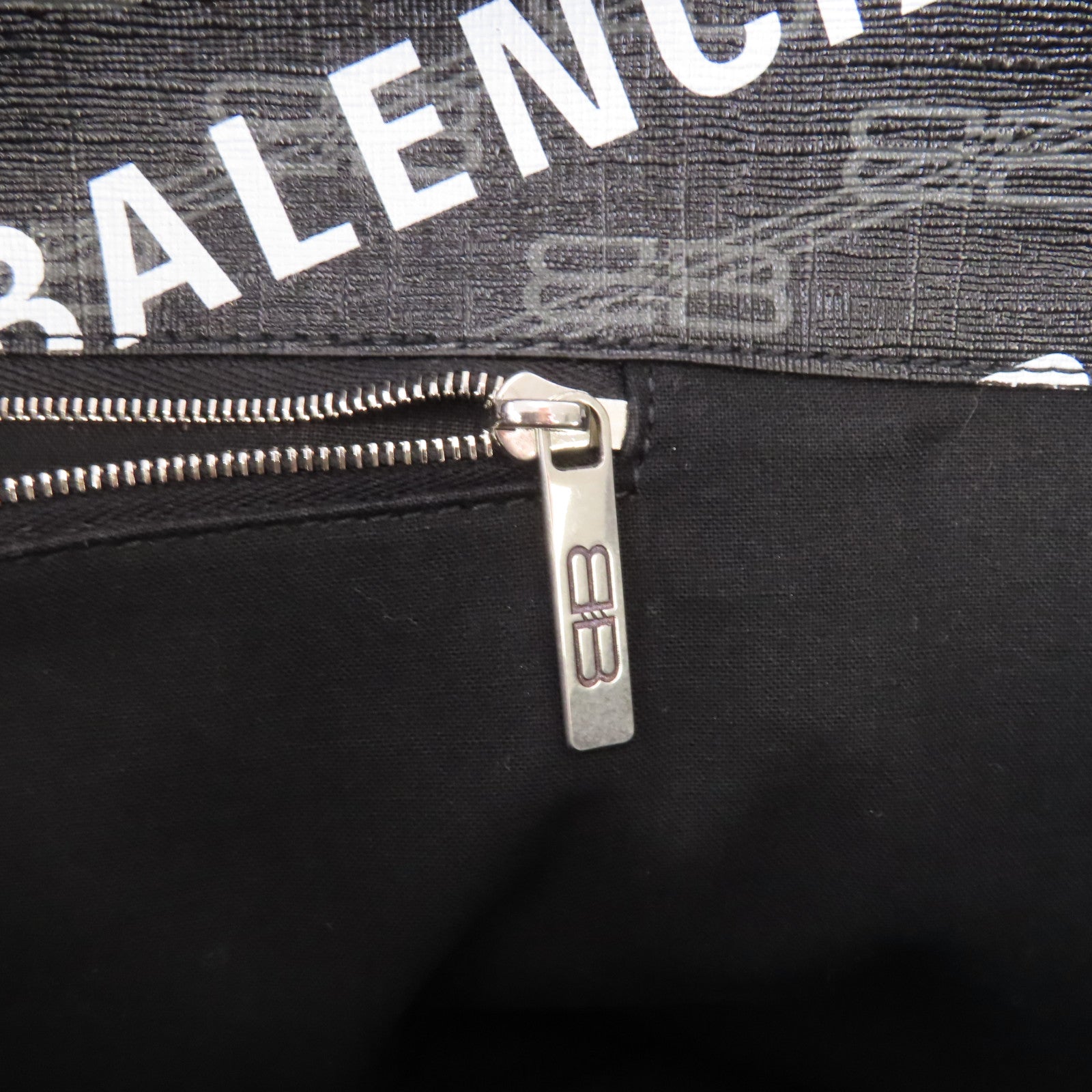 BALENCIAGA 塗層帆布Balenciaga Signature銀扣手挽袋黑色/白色