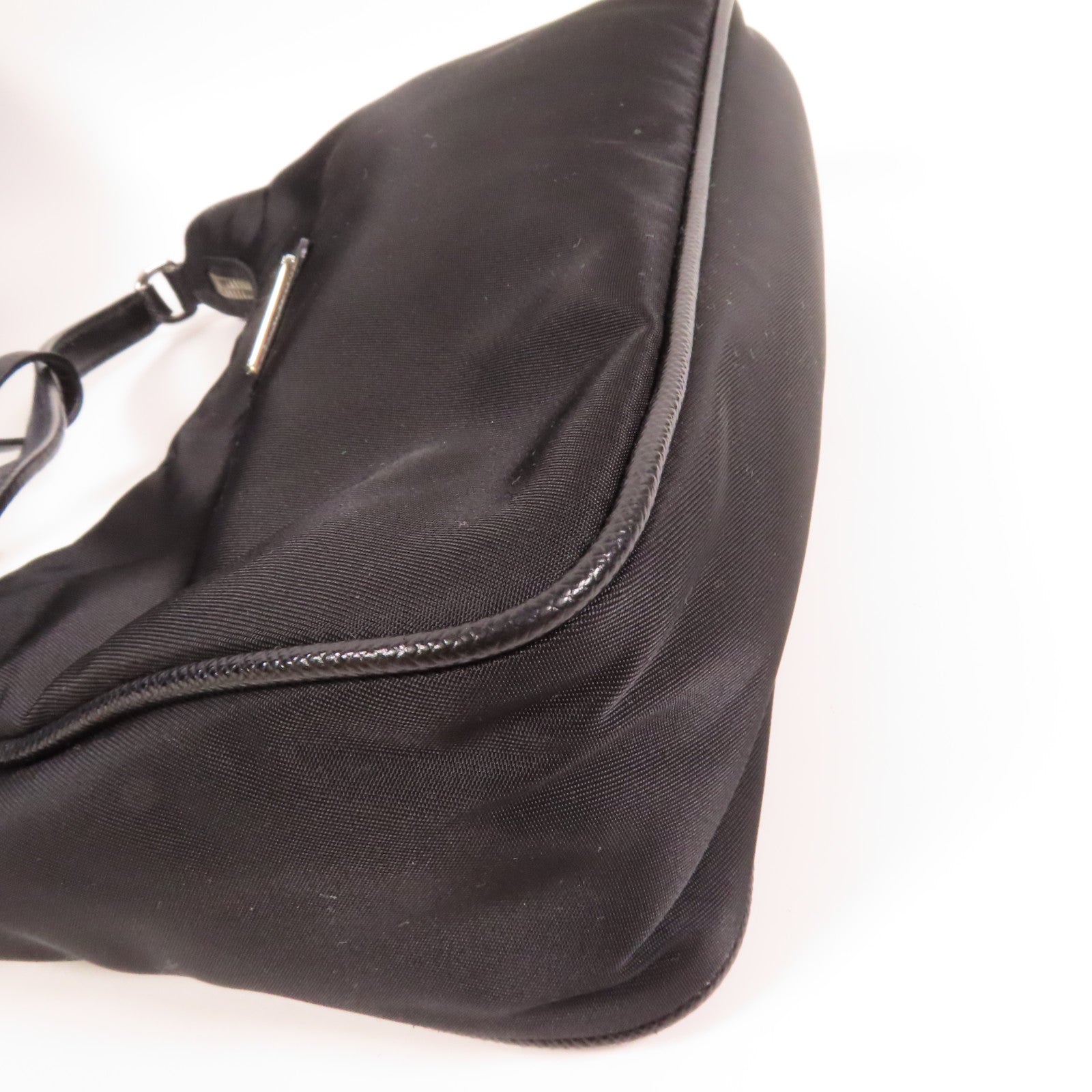 PRADA 尼龍/皮革Handbag銀扣手挽袋黑色