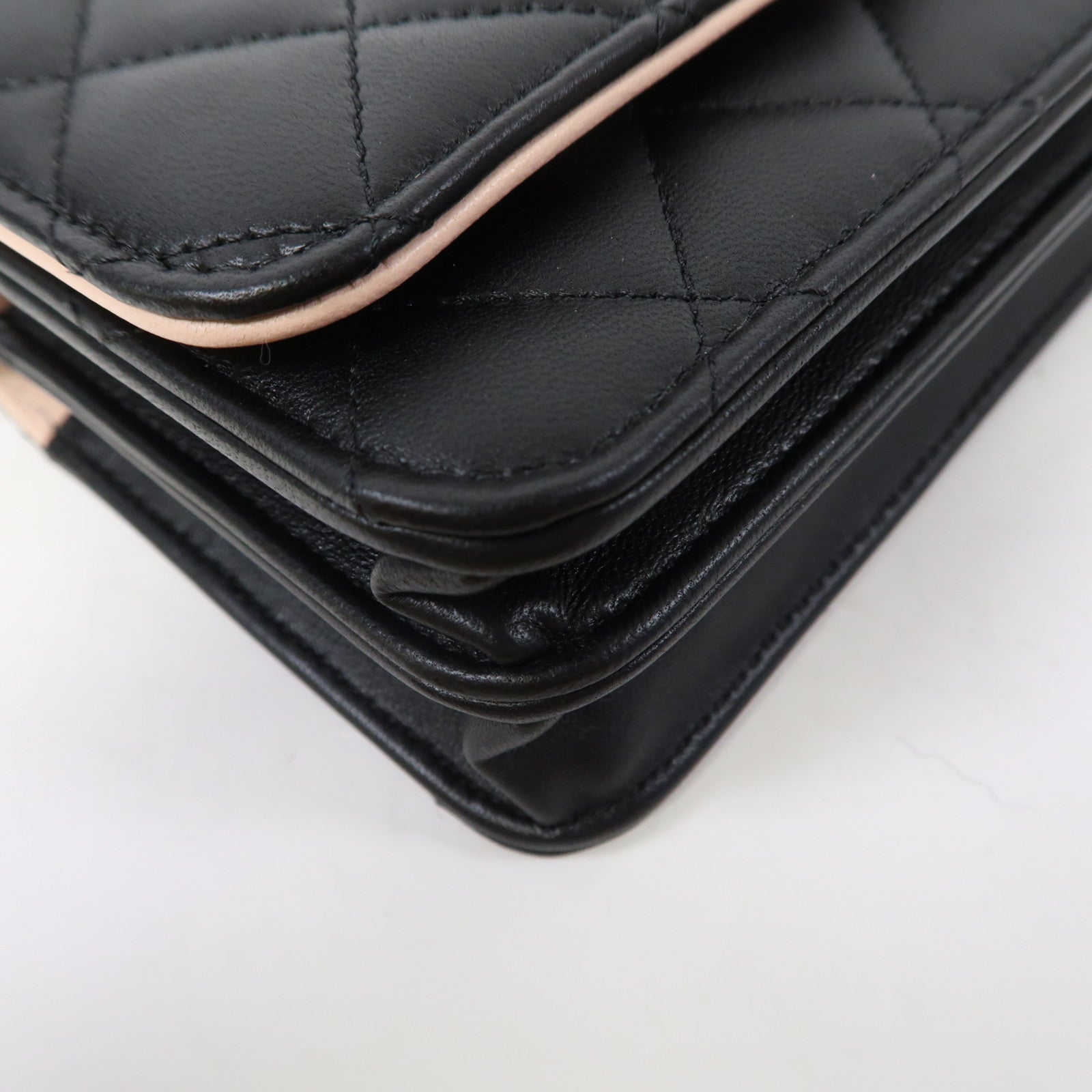 CHANEL 菱格羊皮皮革Mini Wallet On Chain金扣鏈帶肩背袋黑色/粉紅色