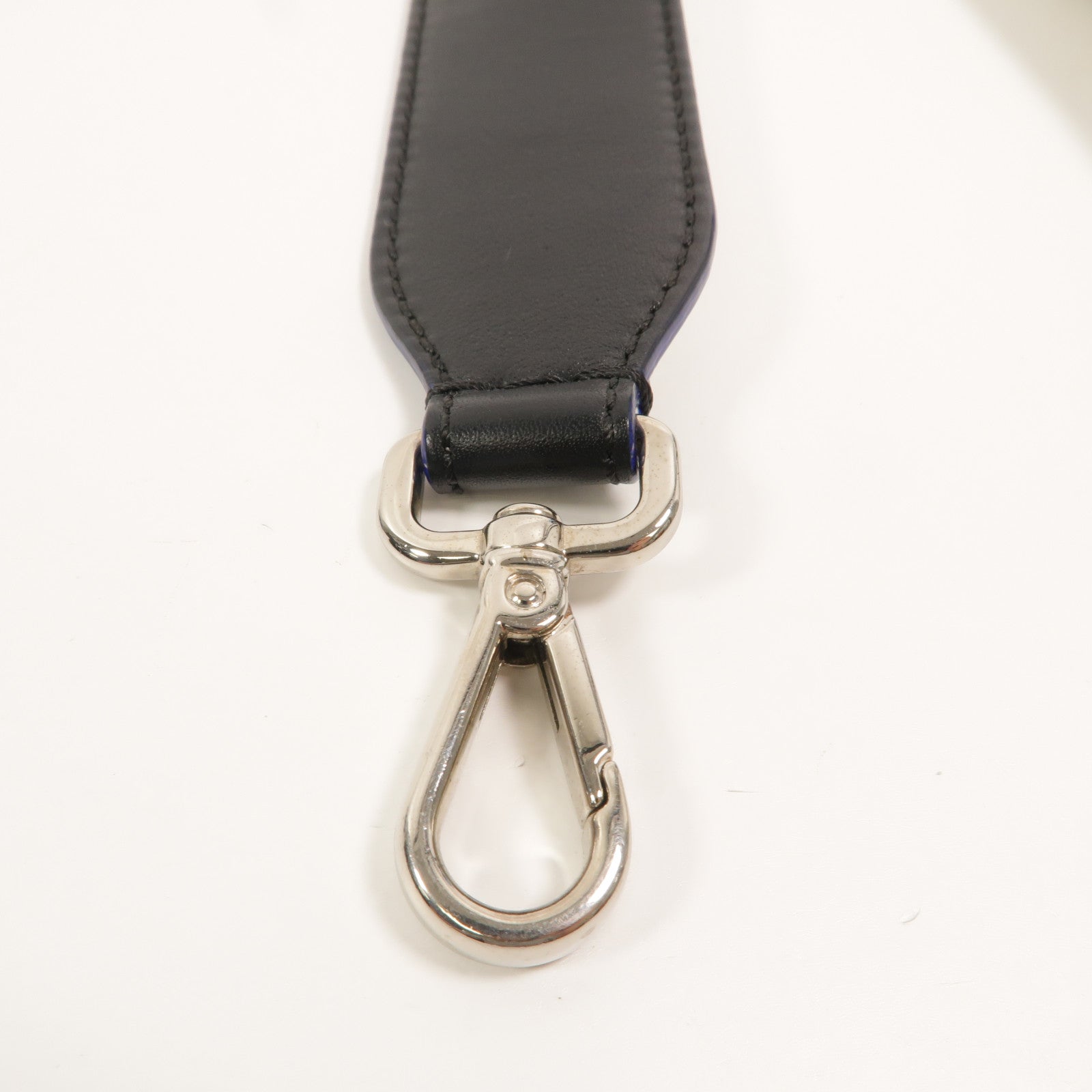 FENDI 牛皮皮革Strap You Shoulder Strap肩背帶