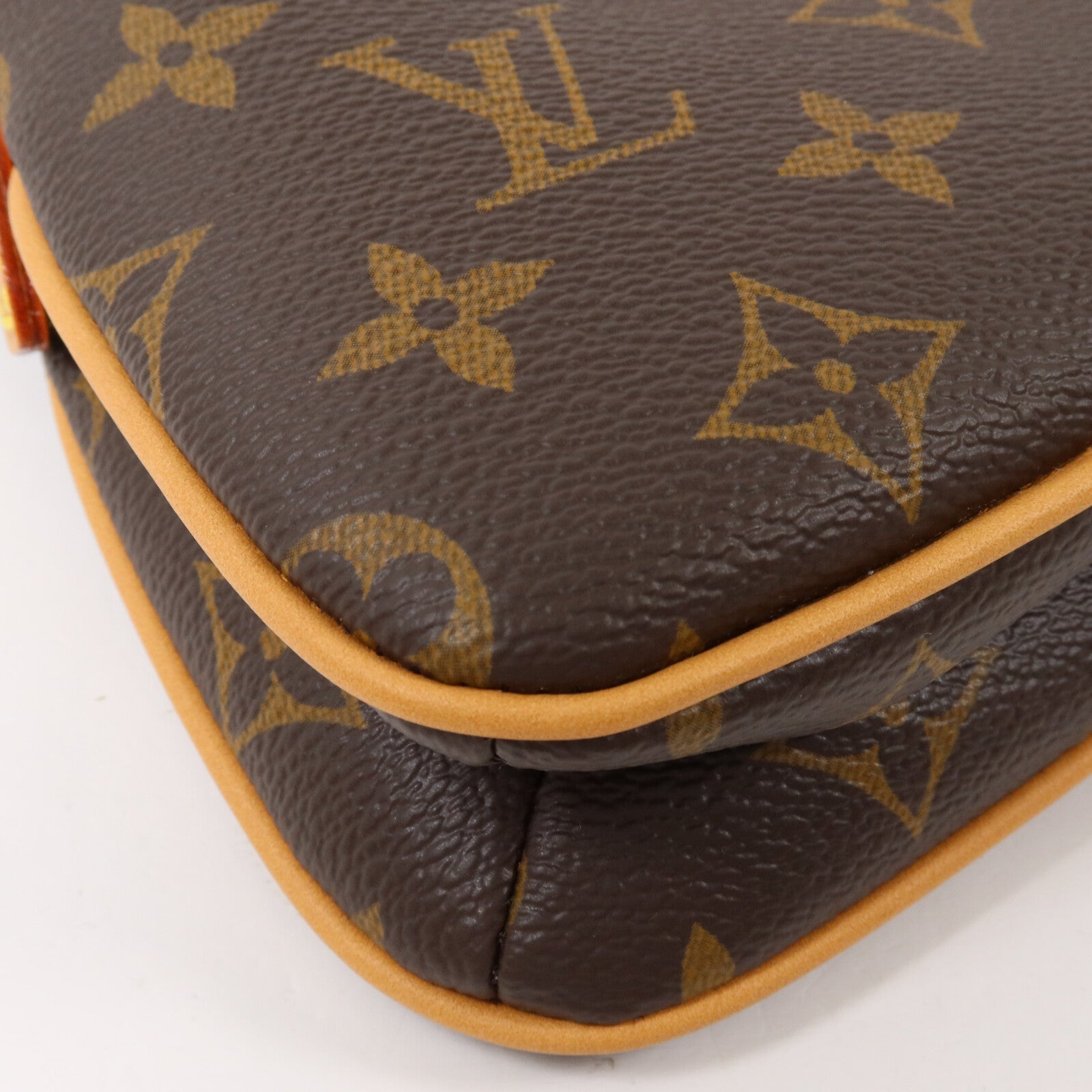 LOUIS VUITTON Monogram Liv Pochette鏈帶肩背袋