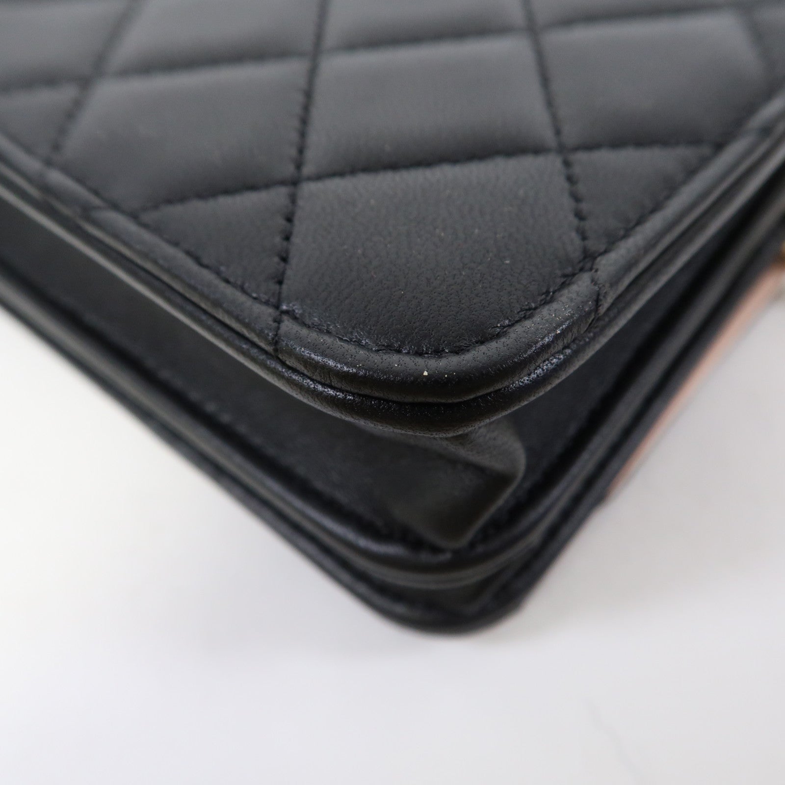 CHANEL 菱格羊皮皮革Mini Wallet On Chain金扣鏈帶肩背袋黑色/粉紅色