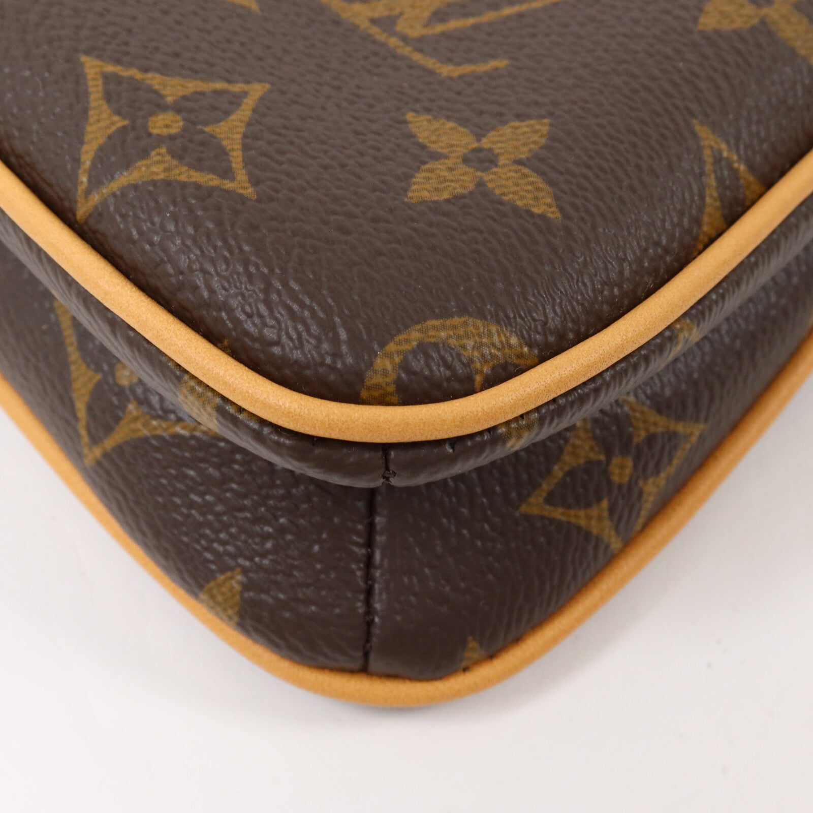 LOUIS VUITTON Monogram Liv Pochette鏈帶肩背袋