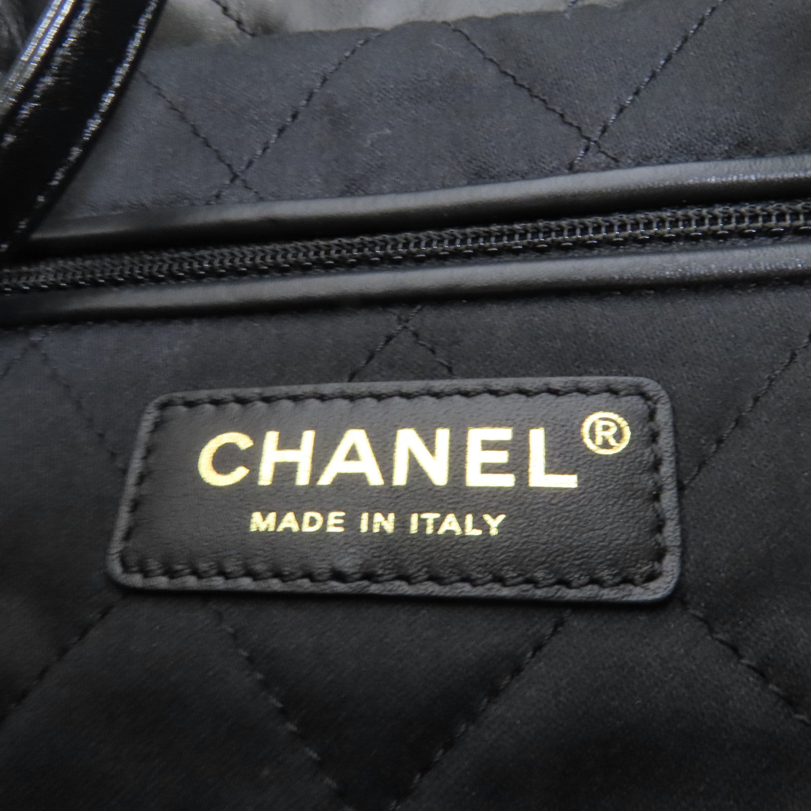 CHANEL 牛皮皮革/漆皮皮革Chanel 22 Small金扣鏈帶肩背袋