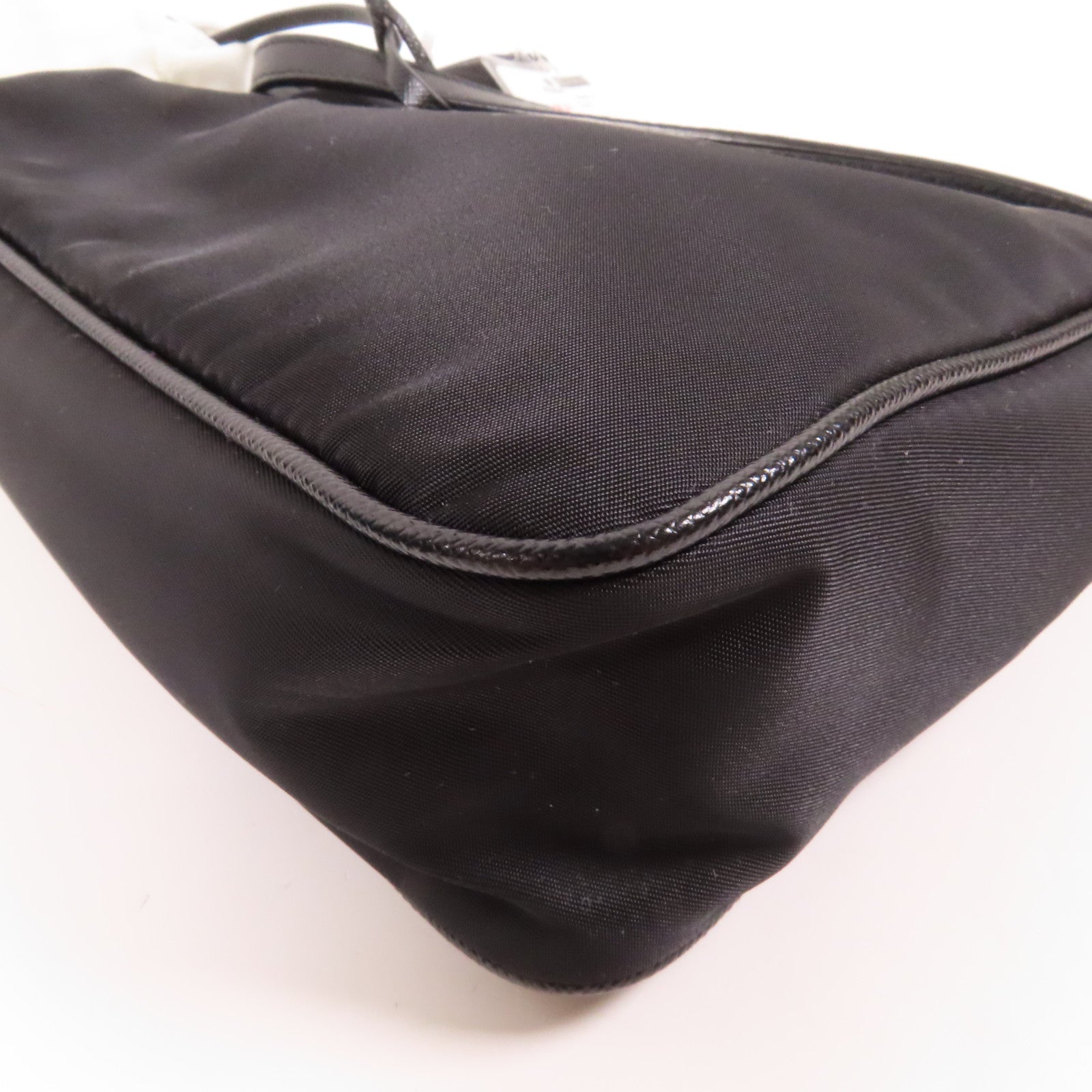 PRADA 尼龍/皮革Handbag銀扣手挽袋黑色
