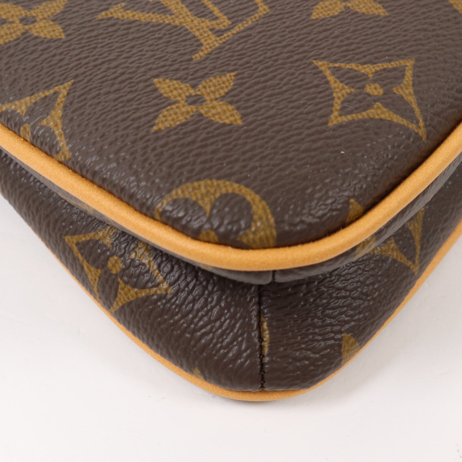 LOUIS VUITTON Monogram Liv Pochette鏈帶肩背袋
