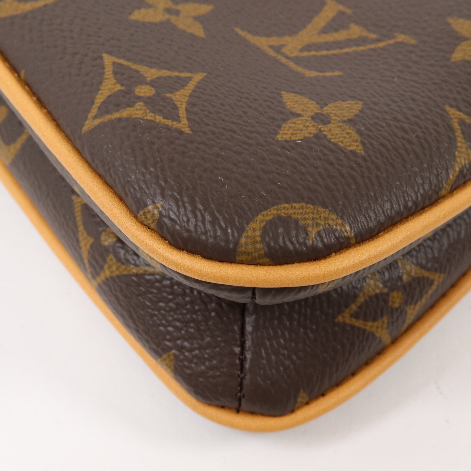 LOUIS VUITTON Monogram Liv Pochette鏈帶肩背袋