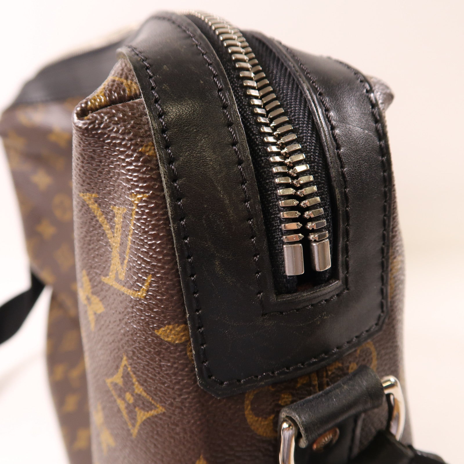 LOUIS VUITTON Monogram Macassar Torres銀扣斜孭袋啡色