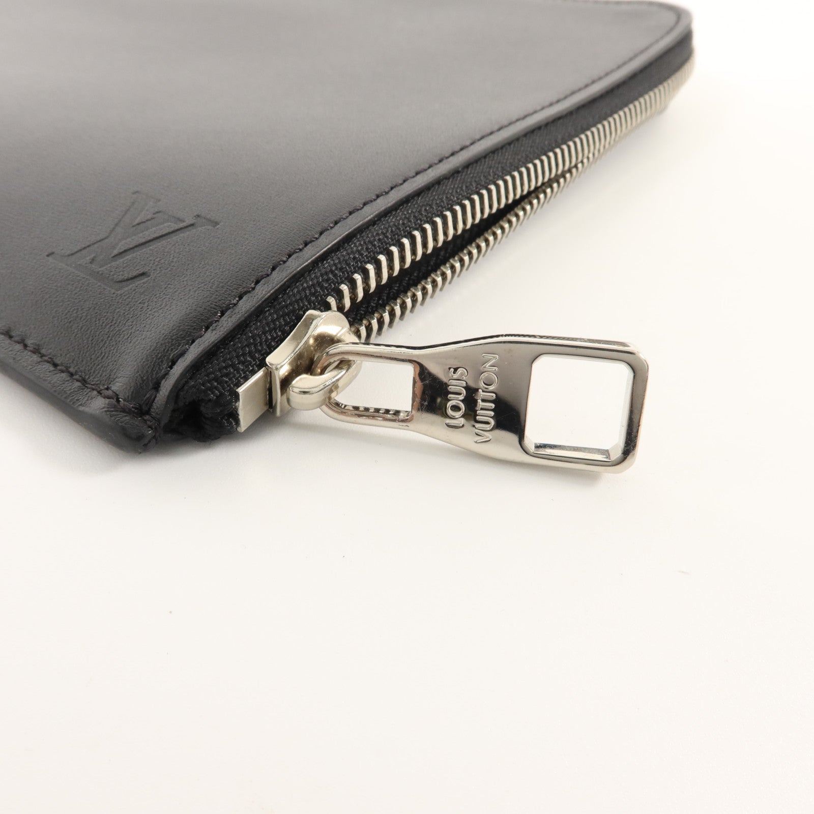 LOUIS VUITTON 牛皮皮革Nomade Pochette Jour PM銀扣手拿包