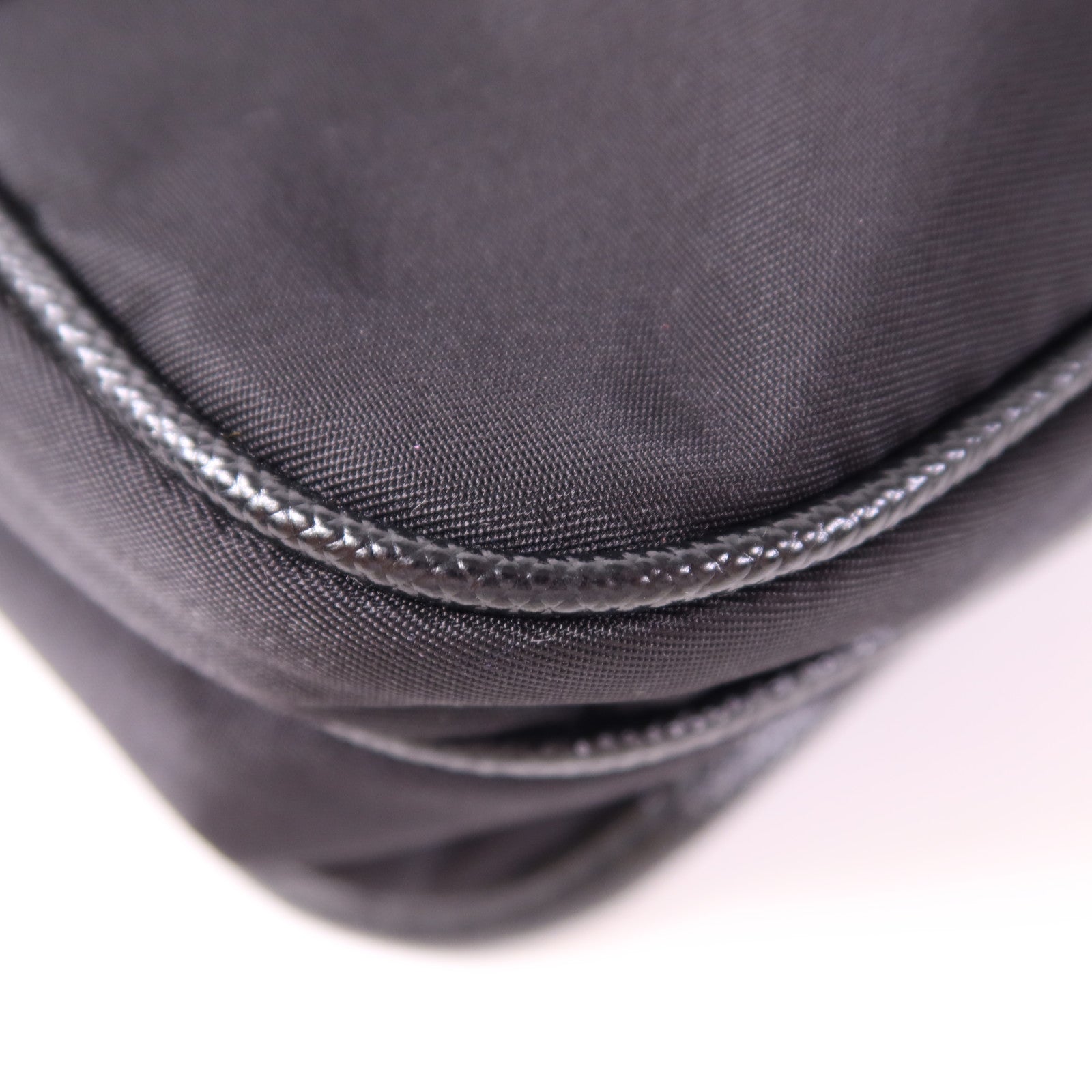 PRADA 尼龍Shoulder Bag銀扣肩背袋