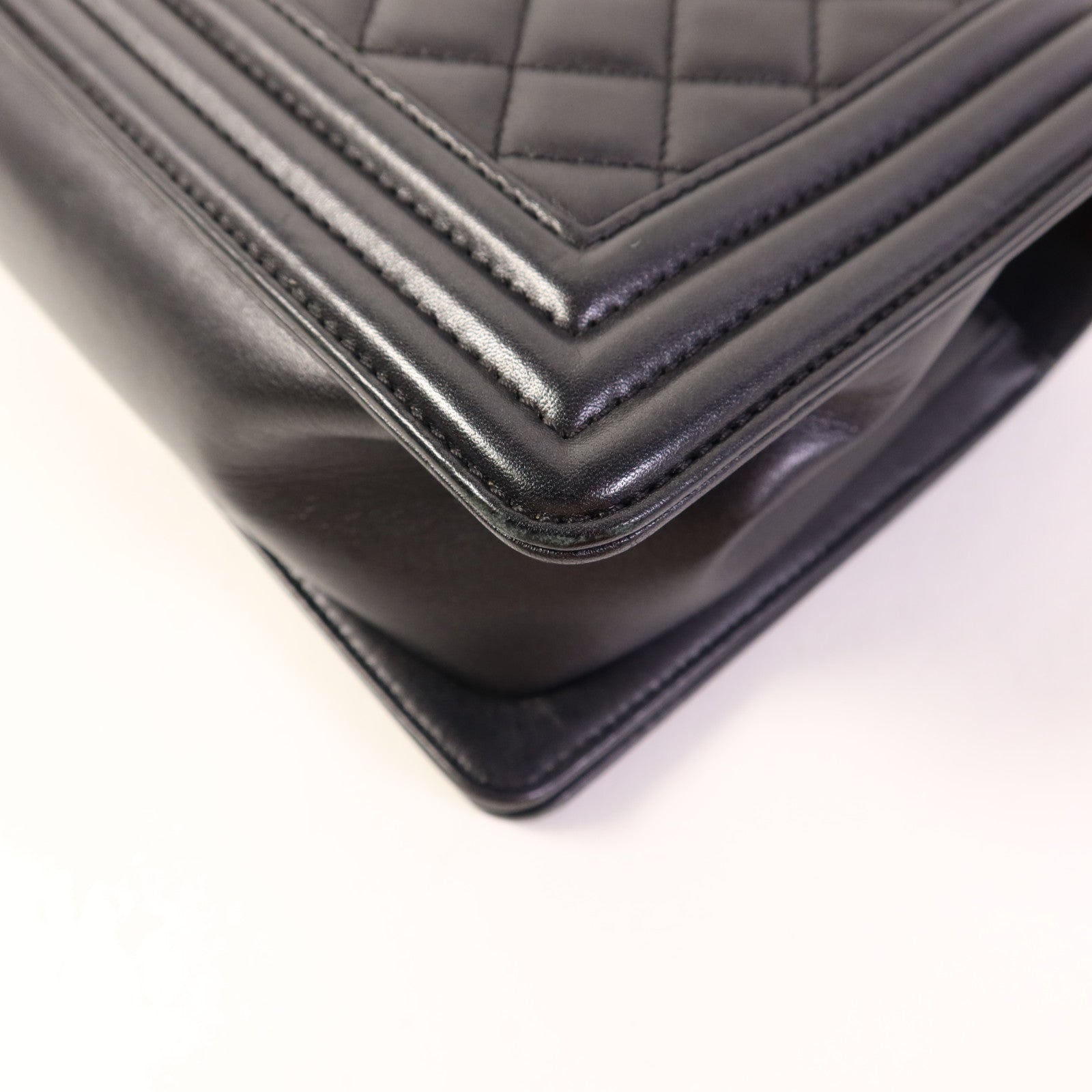 CHANEL 羊皮皮革Boy 25銀扣鏈帶肩背袋