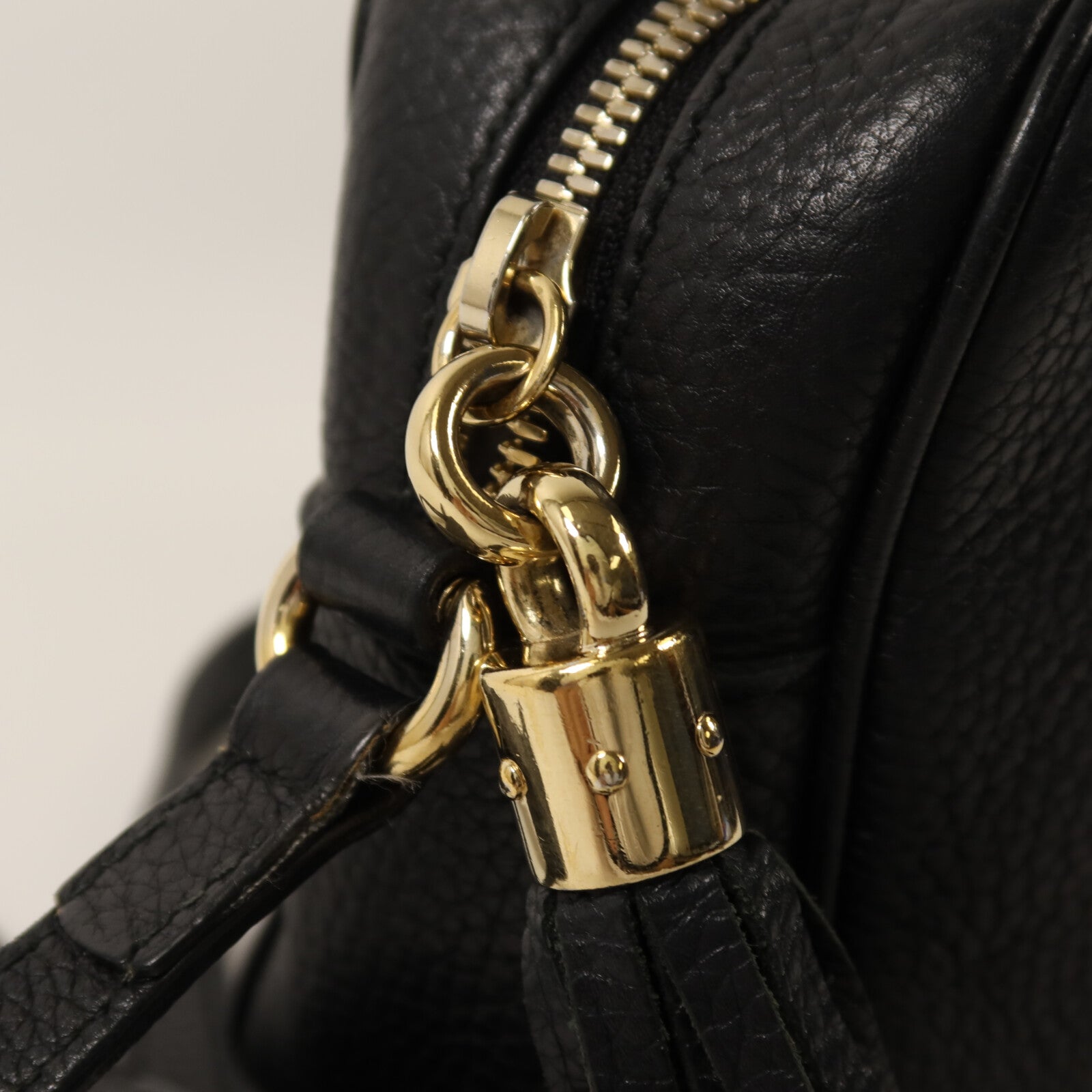 GUCCI 牛皮皮革Soho Disco金扣肩背袋