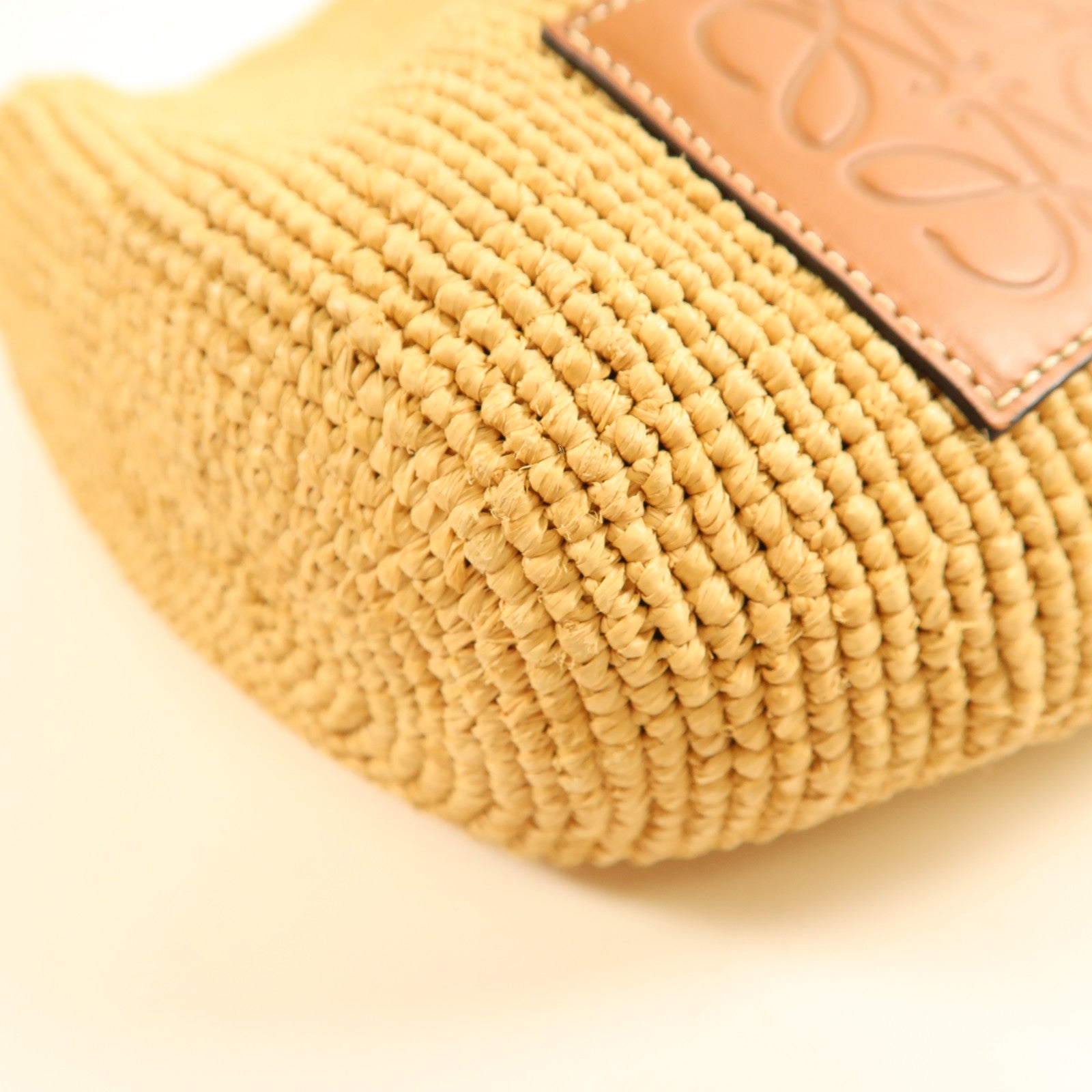 LOEWE Raffia/牛皮皮革Anagram Pochette Basket Bag金扣肩背袋