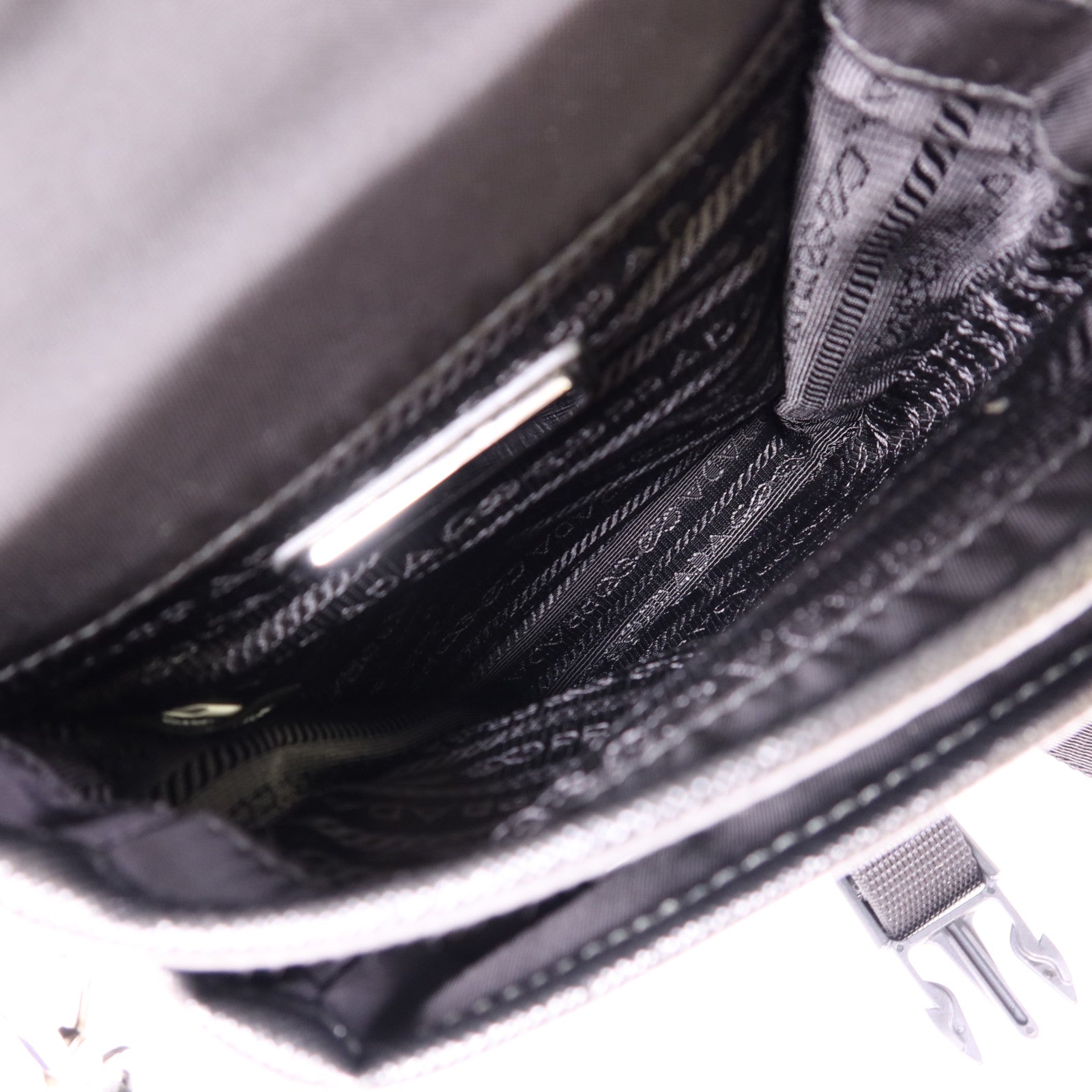 PRADA 尼龍Shoulder Bag銀扣肩背袋