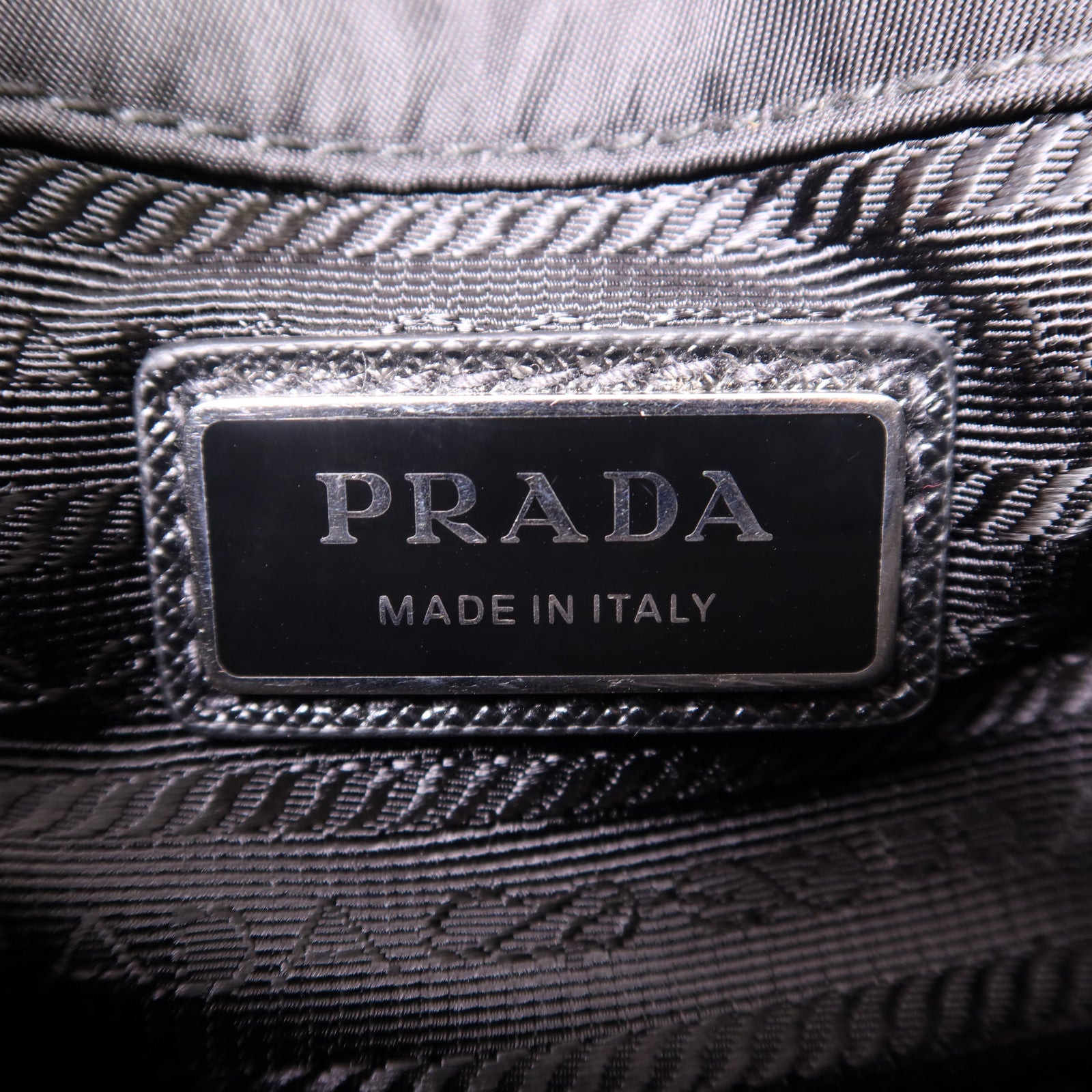 PRADA 尼龍Shoulder Bag銀扣肩背袋