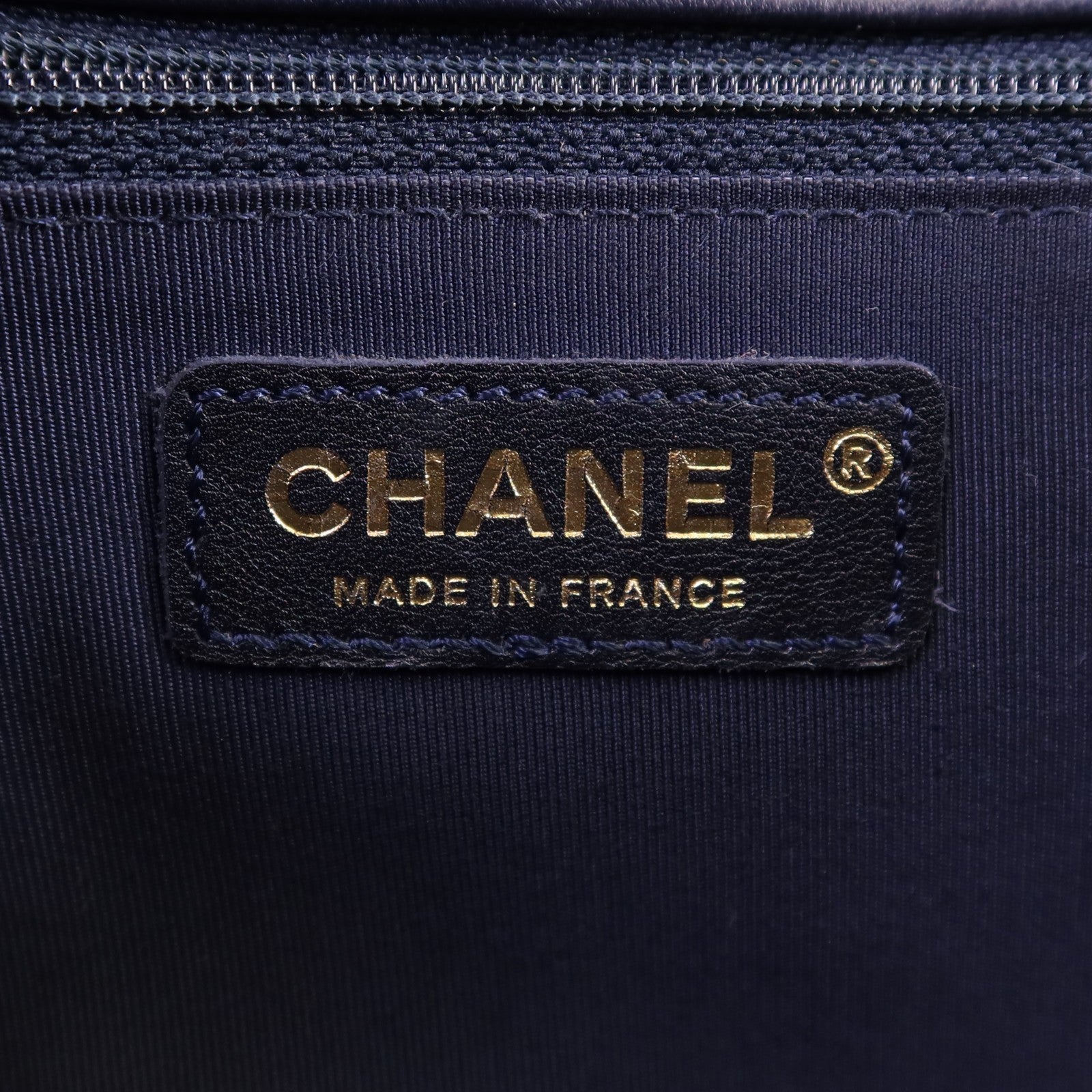 CHANEL 羊皮皮革Boy 28金扣鏈帶肩背袋