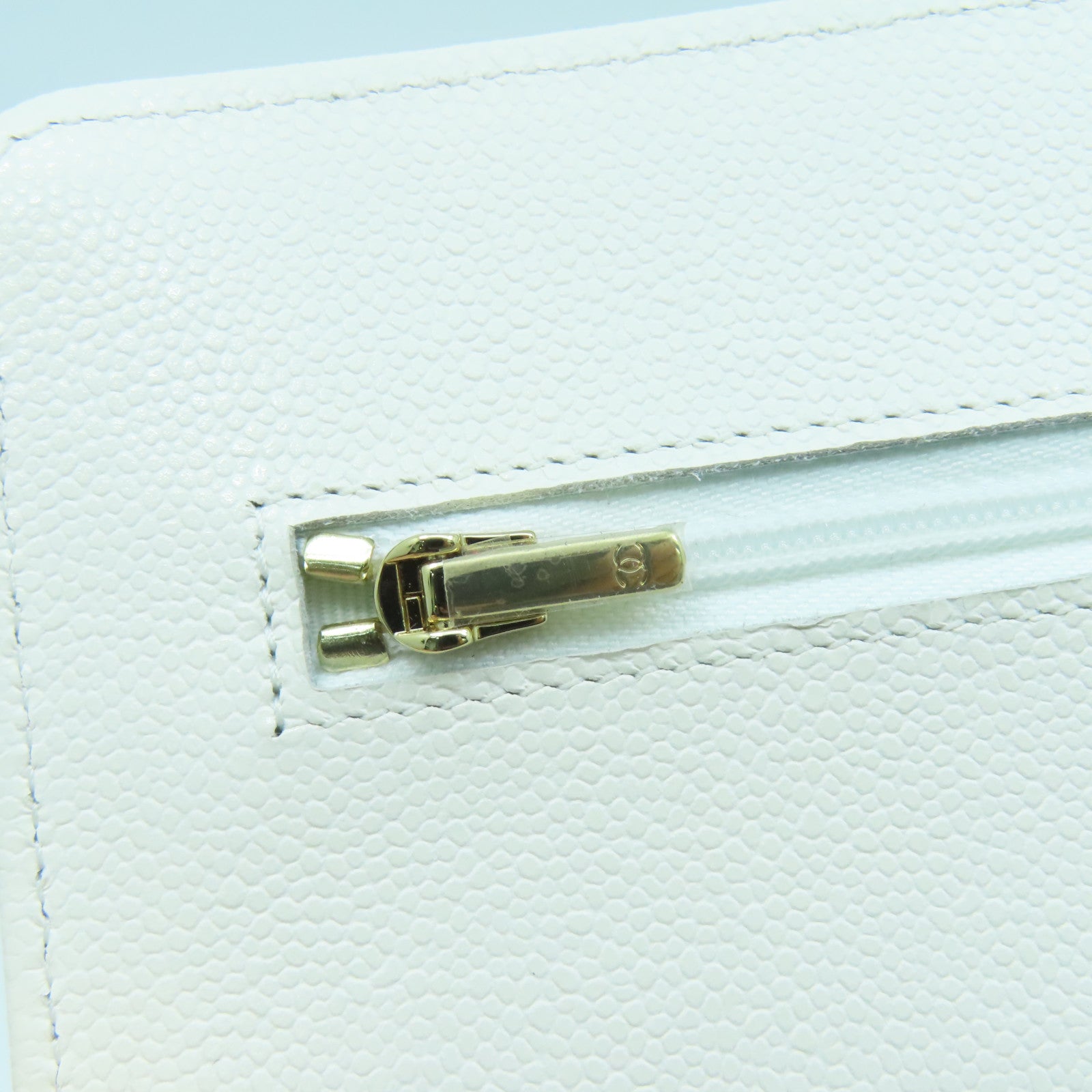 CHANEL 菱格Caviar皮革WOC Wallet On Chain金扣鏈帶肩背袋白色