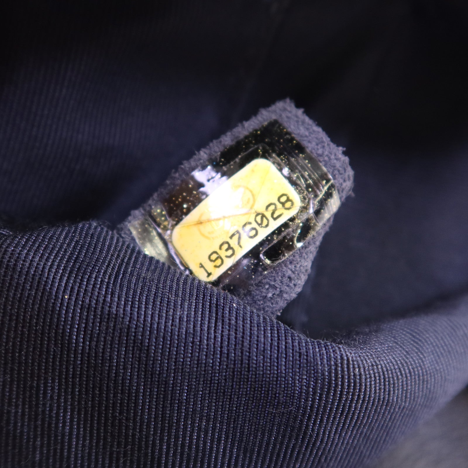 CHANEL 羊皮皮革Boy 28金扣鏈帶肩背袋