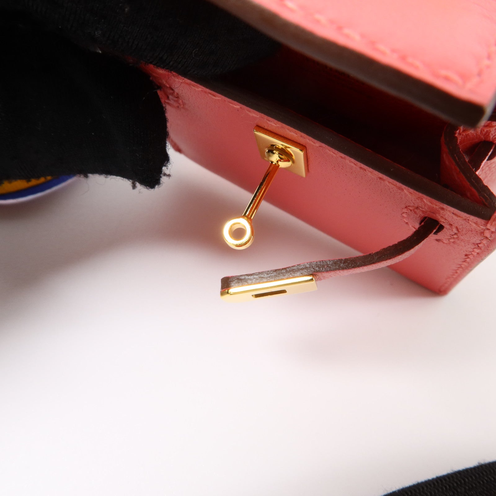 HERMES Tadelakt皮革 Mini Kelly Twilly Bag Charm金扣掛飾Rose Azalee