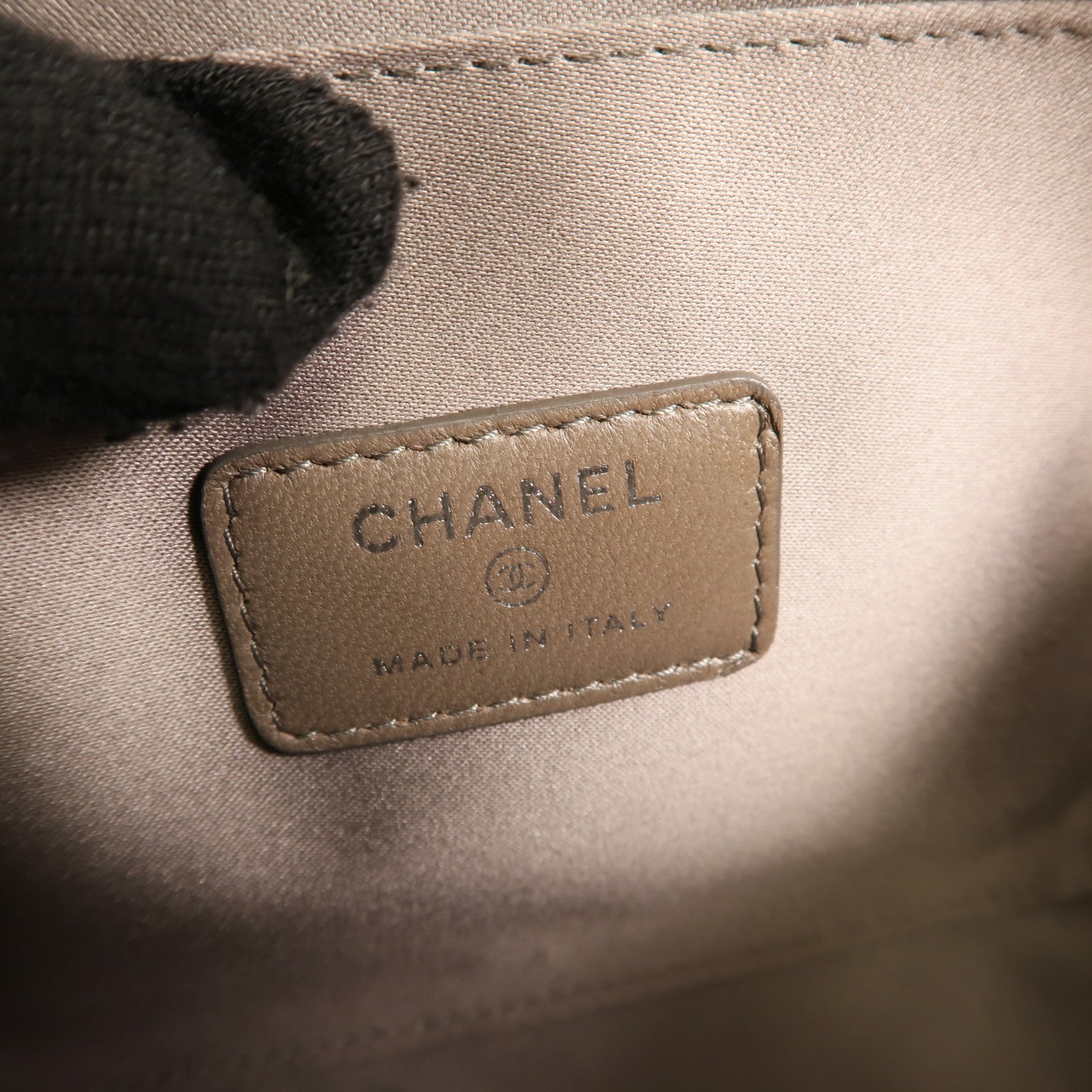 CHANEL 漆皮皮革Chain Shoulder銀扣鏈帶肩背袋