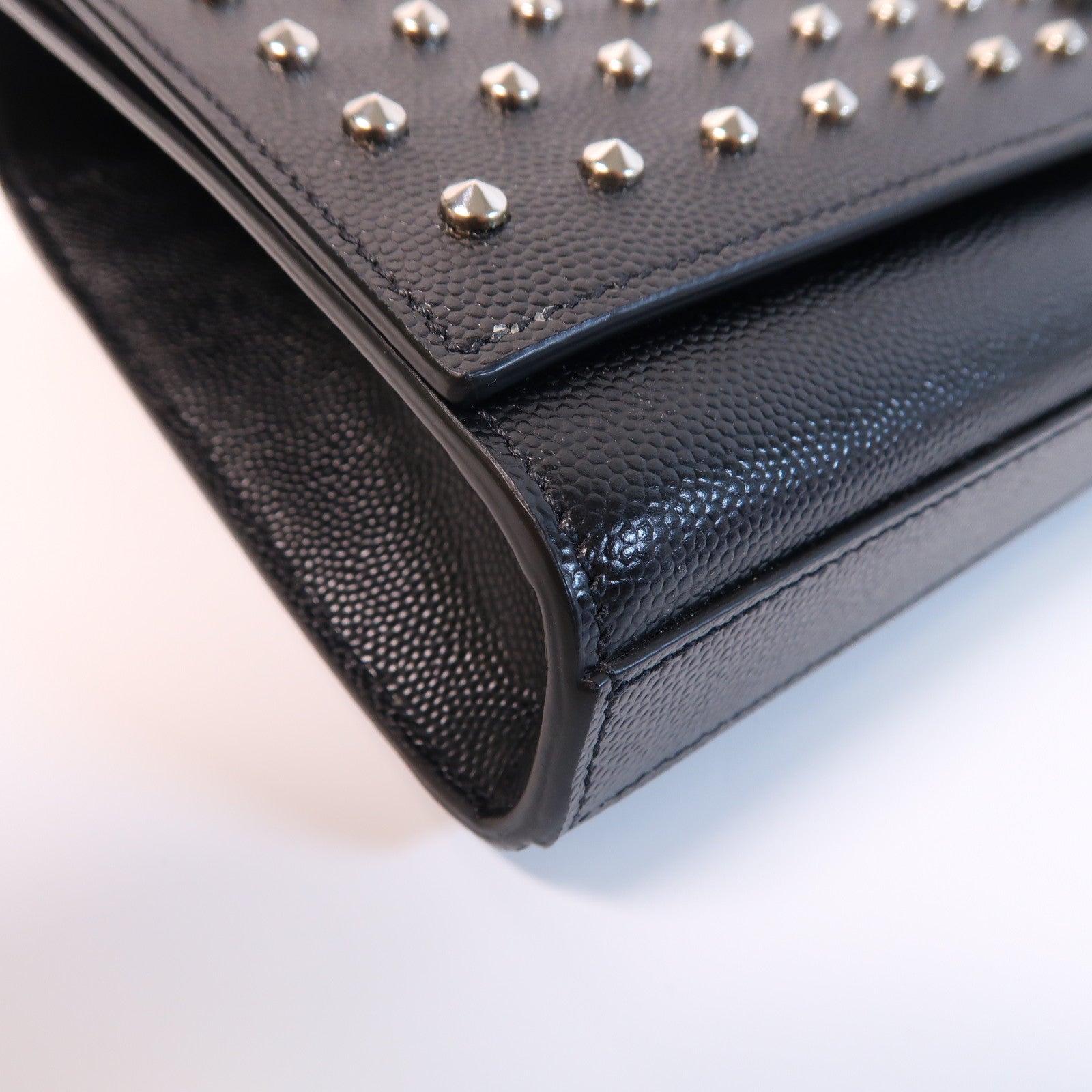 SAINT LAURENT 牛皮皮革Grain De poudre Matelasse studd銀扣手拿包