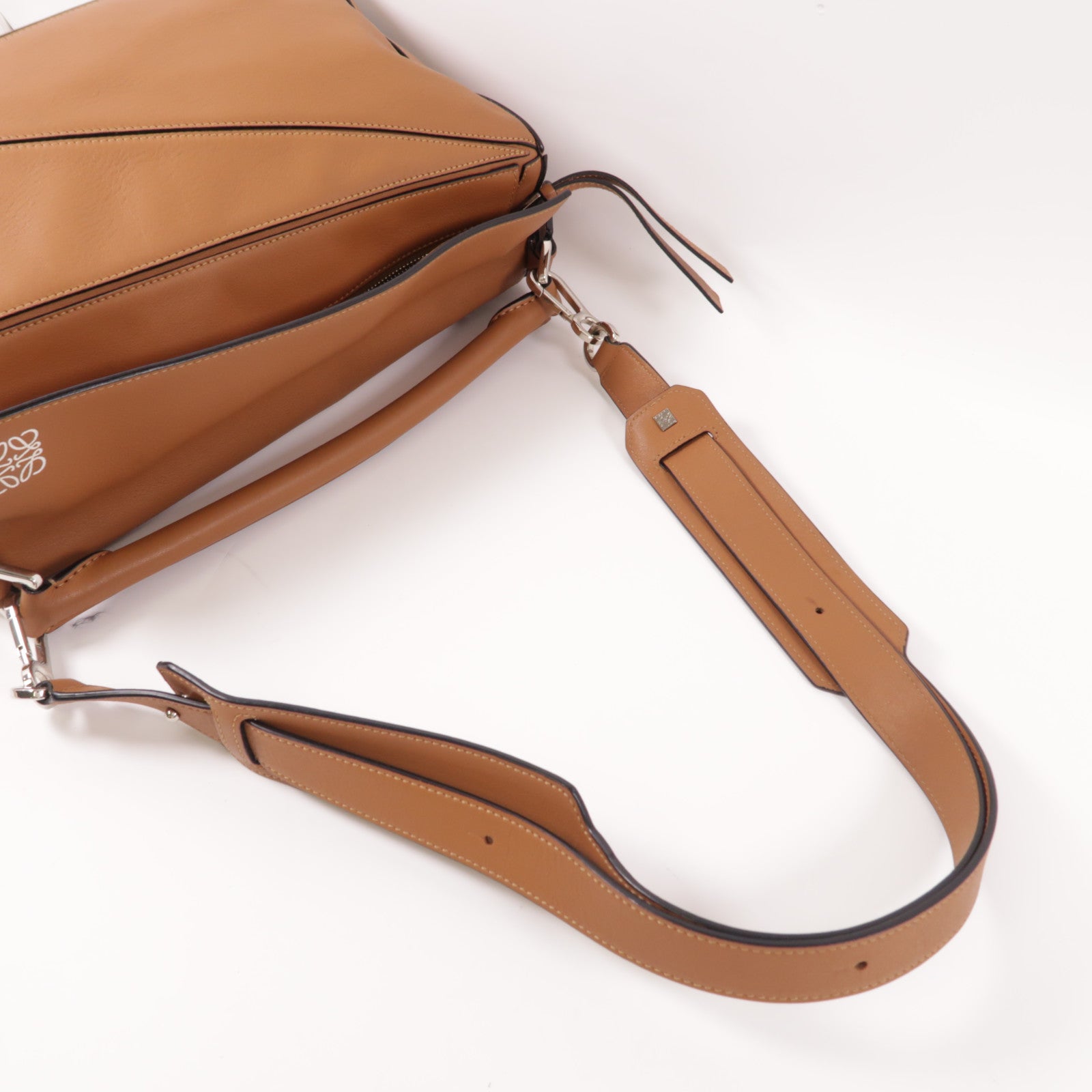 LOEWE 牛皮皮革Puzzle銀扣手挽肩背兩用袋