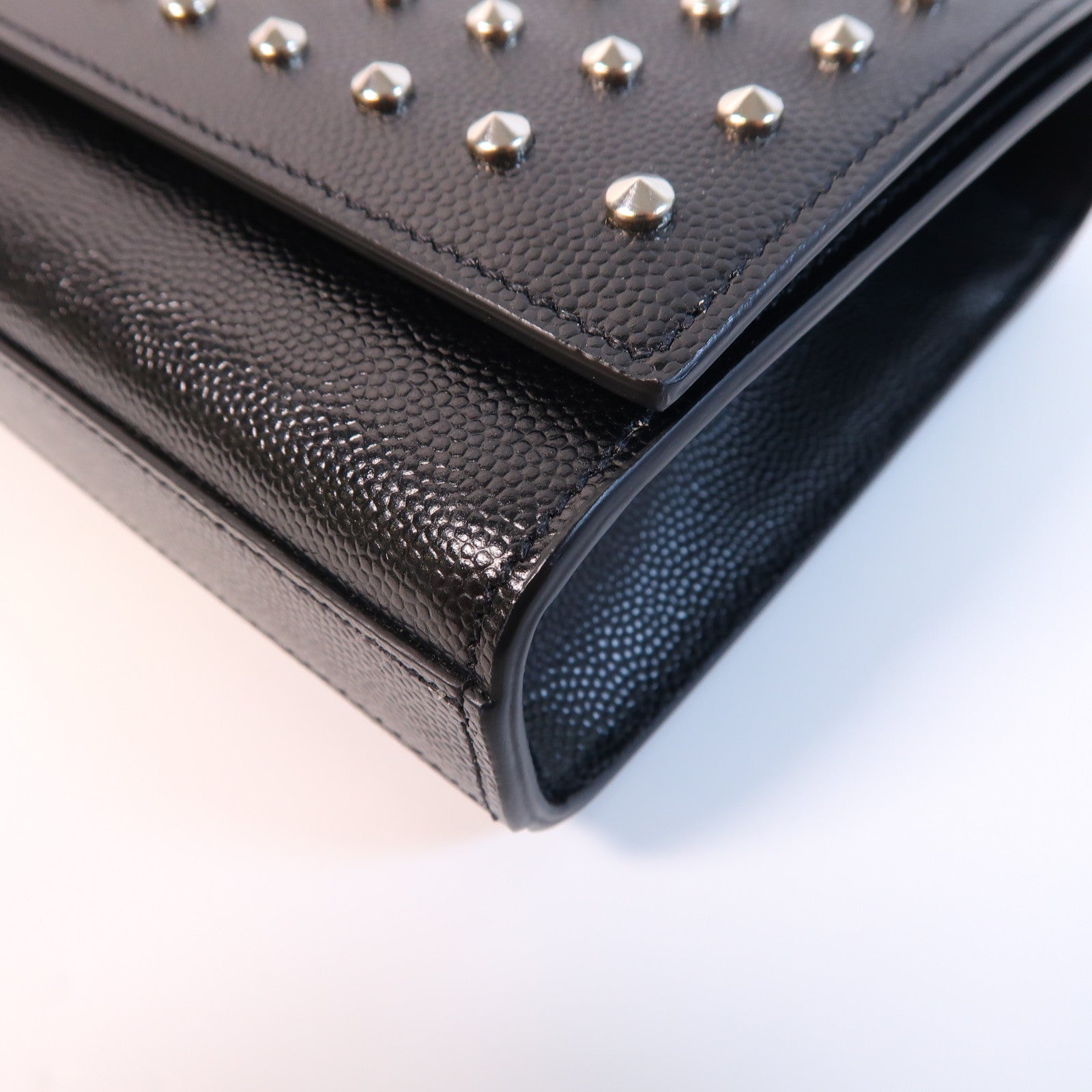 SAINT LAURENT 牛皮皮革Grain De poudre Matelasse studd銀扣手拿包