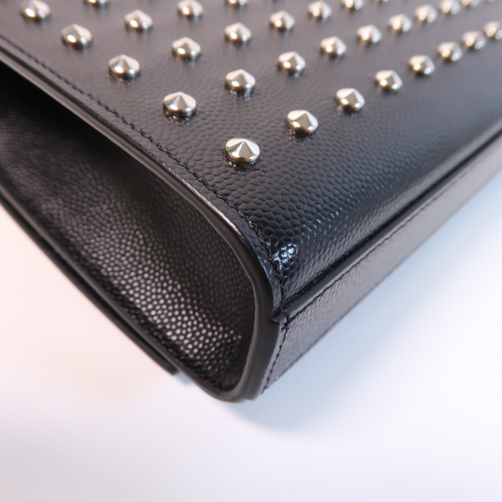 SAINT LAURENT 牛皮皮革Grain De poudre Matelasse studd銀扣手拿包