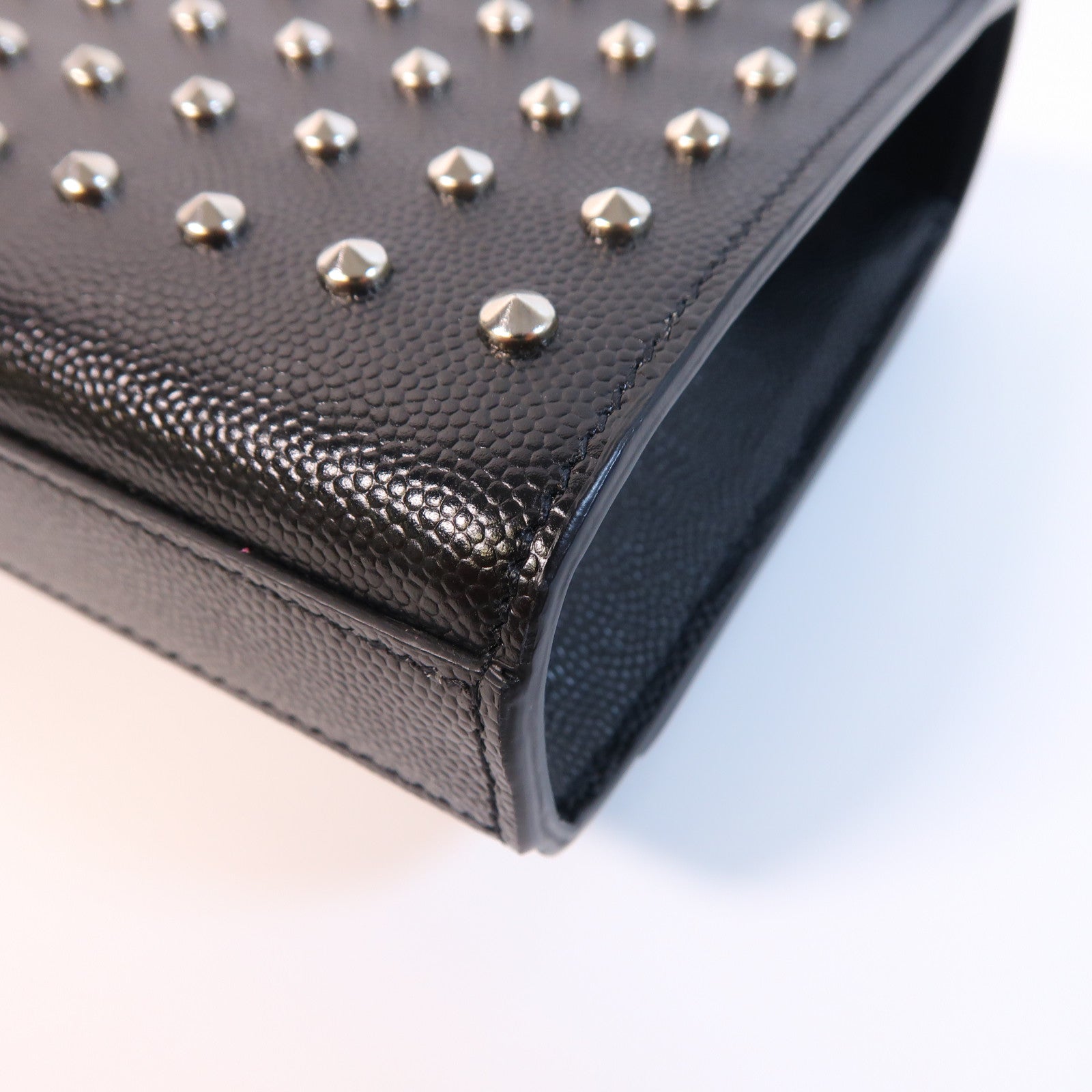SAINT LAURENT 牛皮皮革Grain De poudre Matelasse studd銀扣手拿包