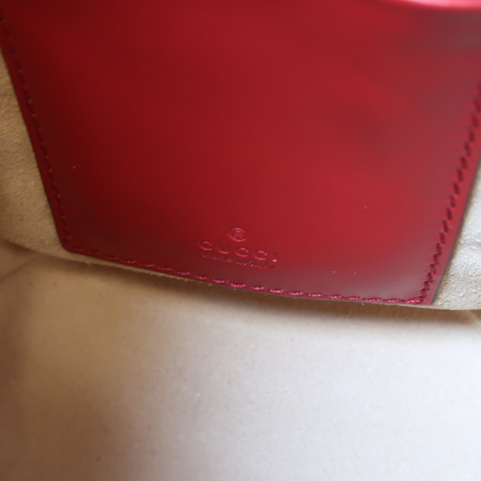 GUCCI 【激減優惠】牛皮皮革GG Marmont Bucket金扣鏈帶肩背袋紅色