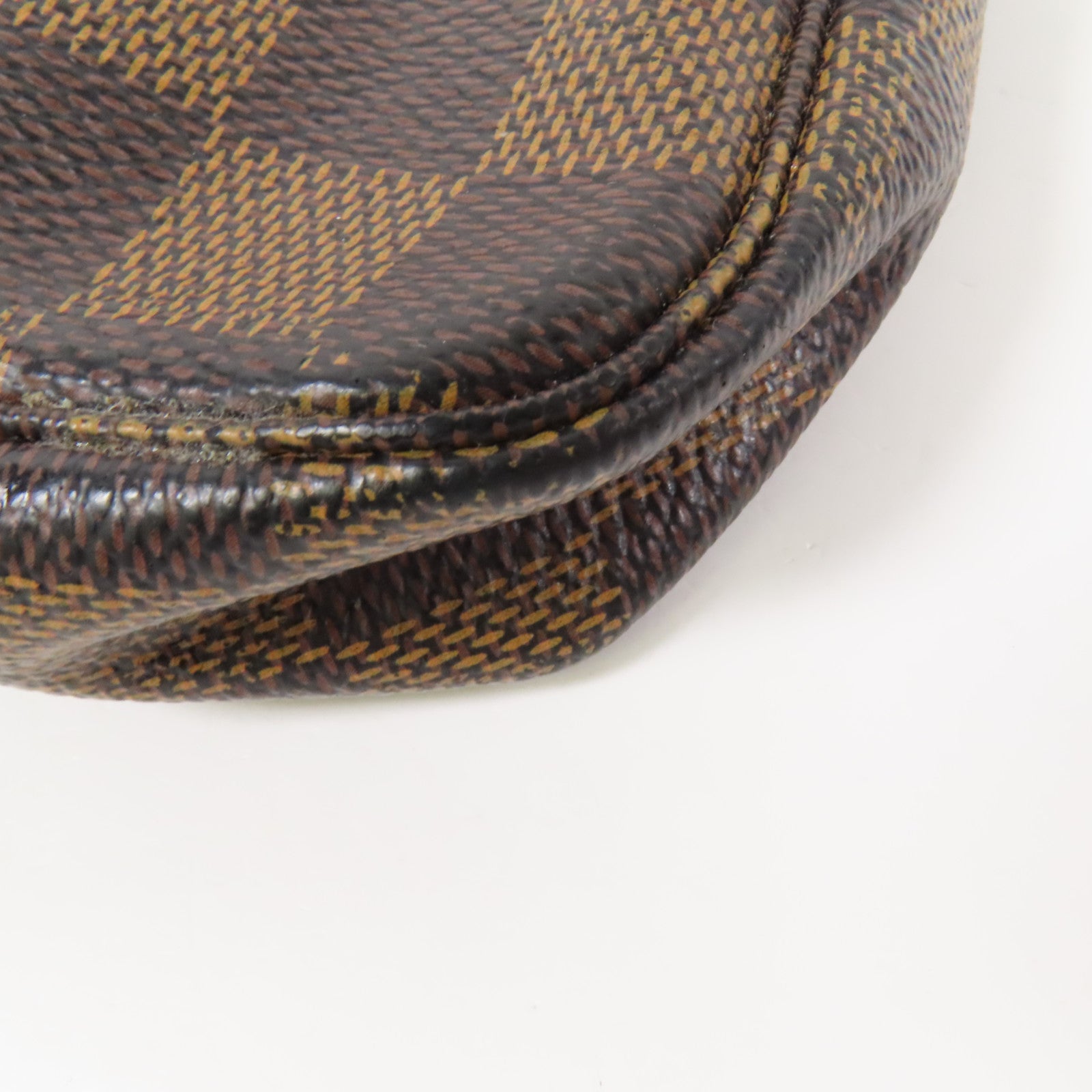 LOUIS VUITTON Damier Mini Pochette金扣鏈帶手挽袋