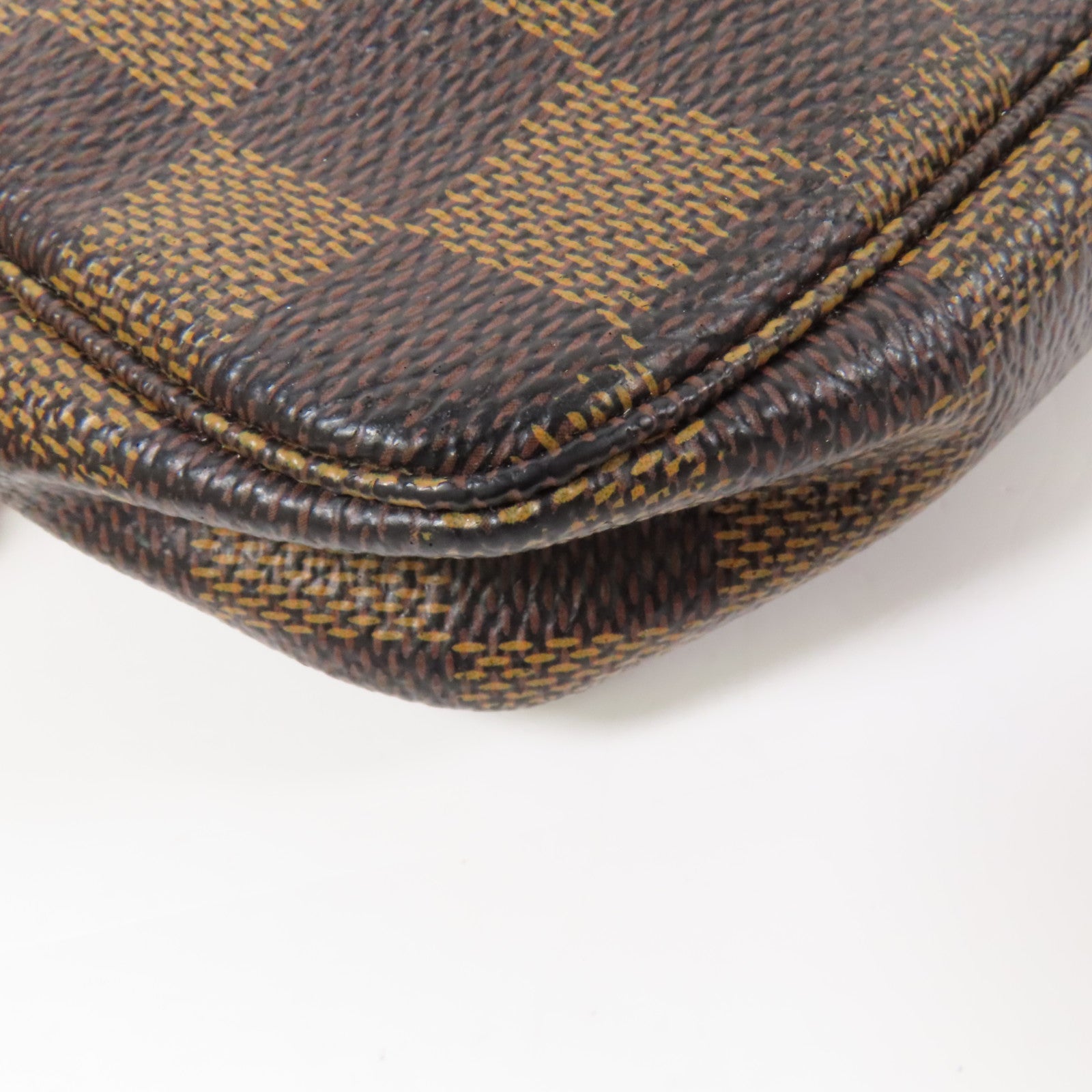 LOUIS VUITTON Damier Mini Pochette金扣鏈帶手挽袋
