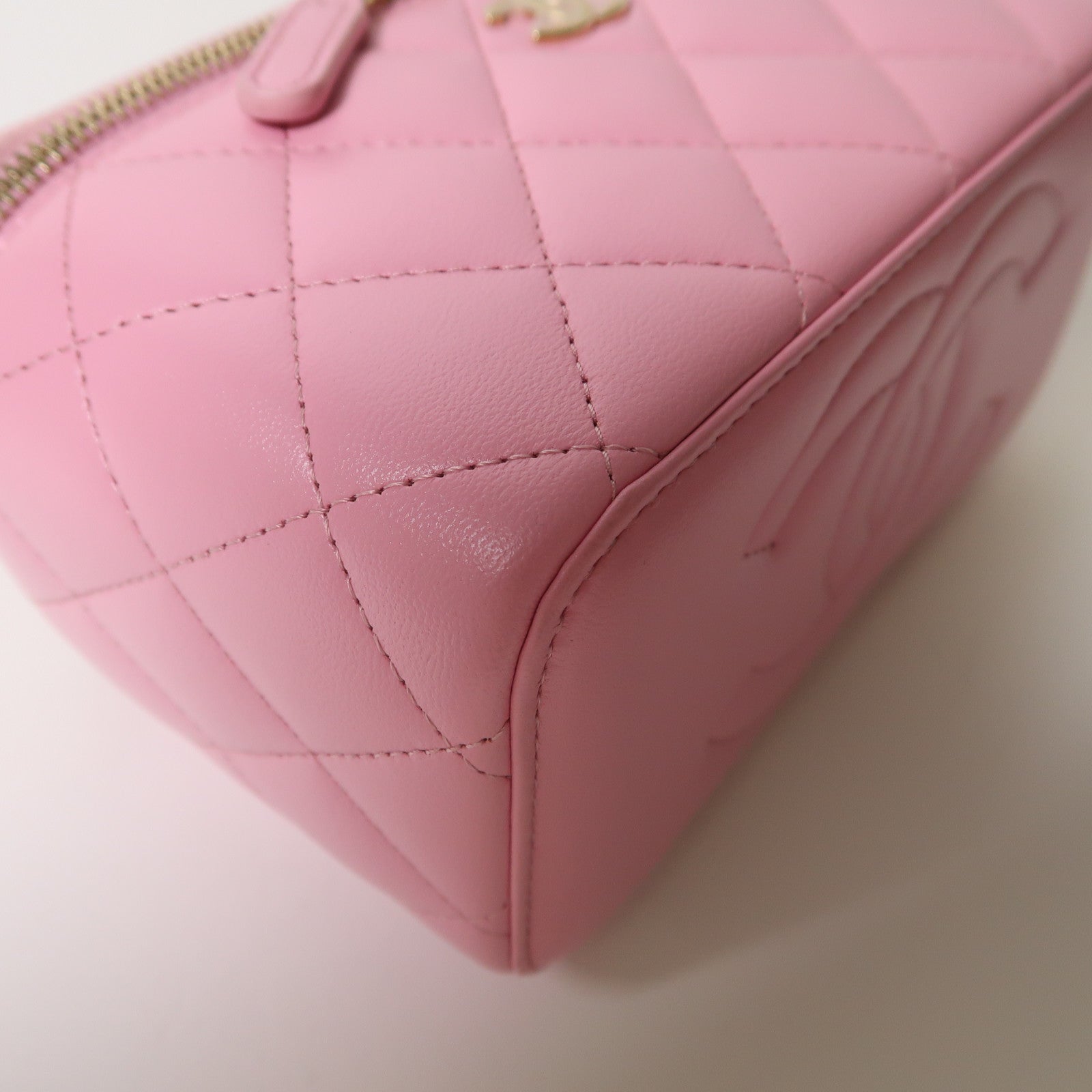 CHANEL 菱格羊皮皮革Vanity Case金釦鏈帶肩背袋粉紅色