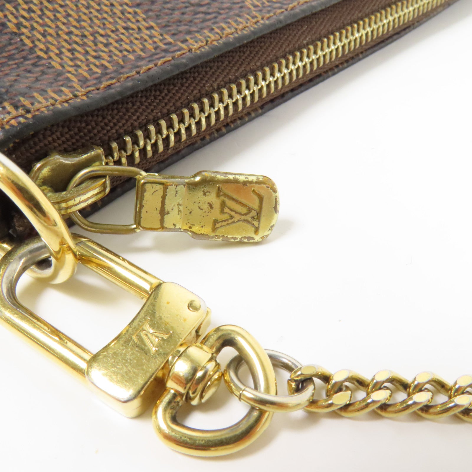 LOUIS VUITTON Damier Mini Pochette金扣鏈帶手挽袋