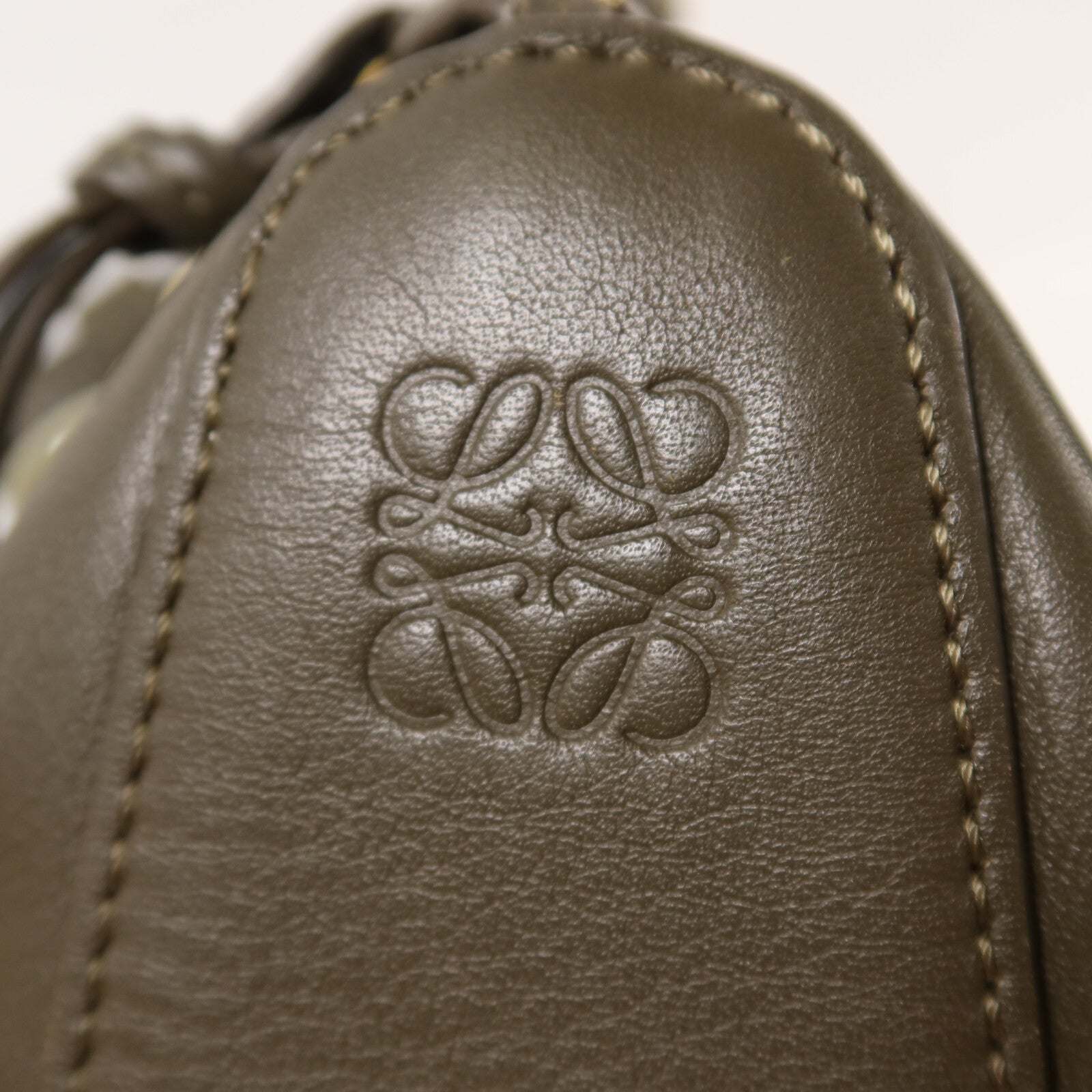 LOEWE 牛皮皮革Mini Hammock Hobo金扣手挽肩背兩用袋