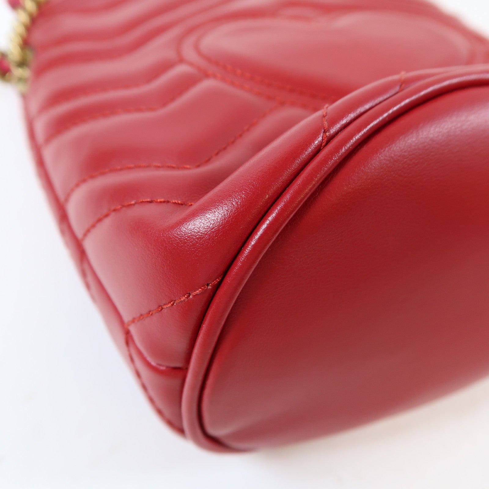 GUCCI 【激減優惠】牛皮皮革GG Marmont Bucket金扣鏈帶肩背袋紅色