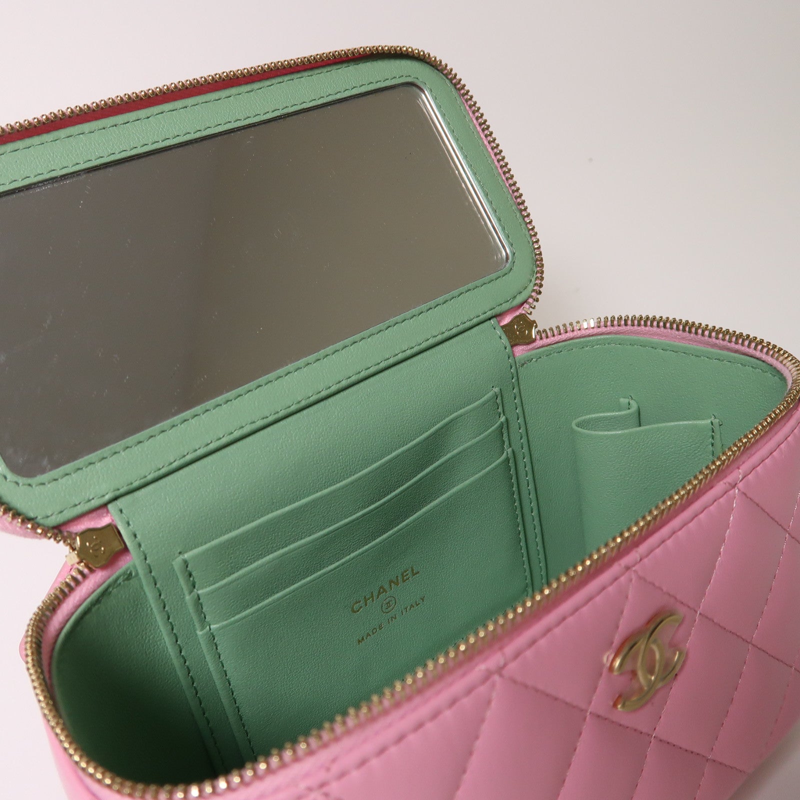 CHANEL 菱格羊皮皮革Vanity Case金釦鏈帶肩背袋粉紅色