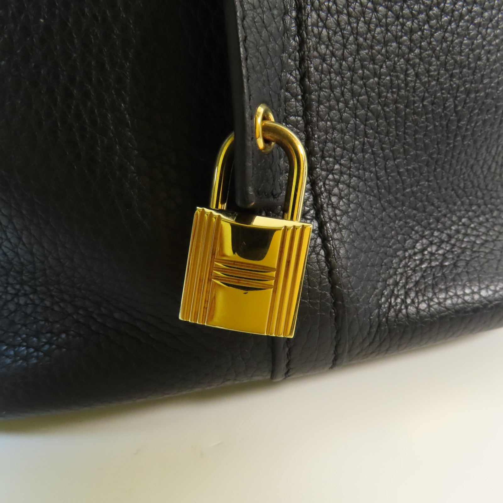 HERMES Clemence皮革Picotin MM金扣手挽袋Noir