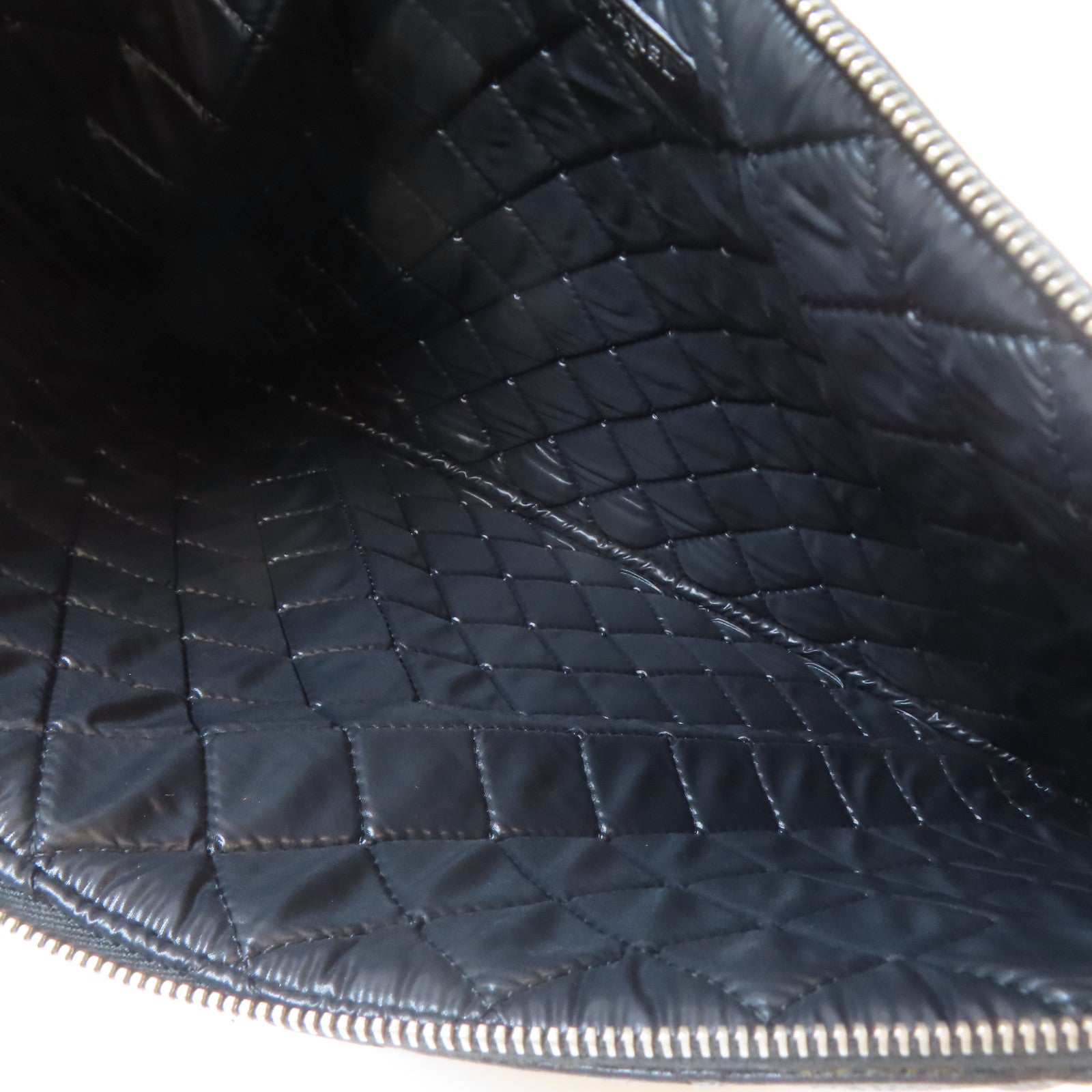 CHANEL 菱格Caviar皮革Pouch銀扣手拿包黑色