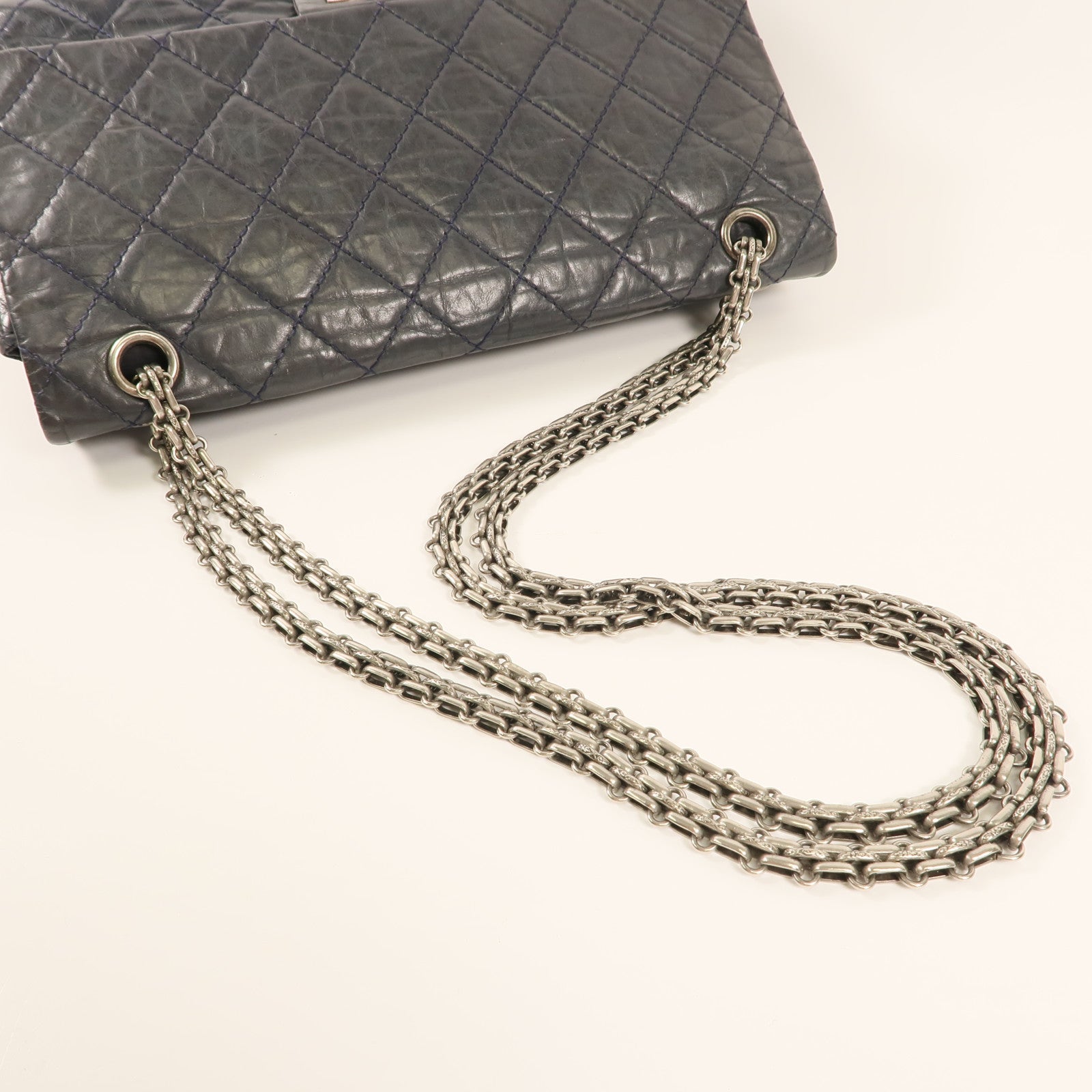 CHANEL 牛皮皮革2.55 Medium銀扣鏈帶肩背袋