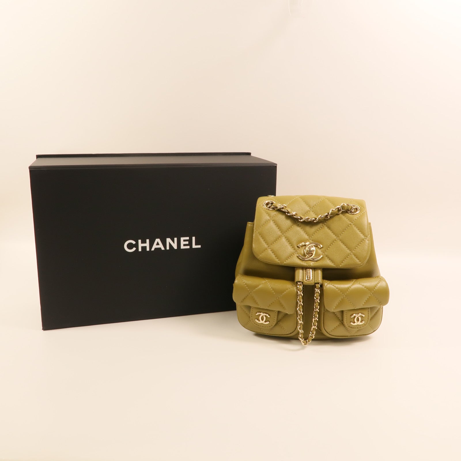 CHANEL 牛皮皮革Duma金扣背包