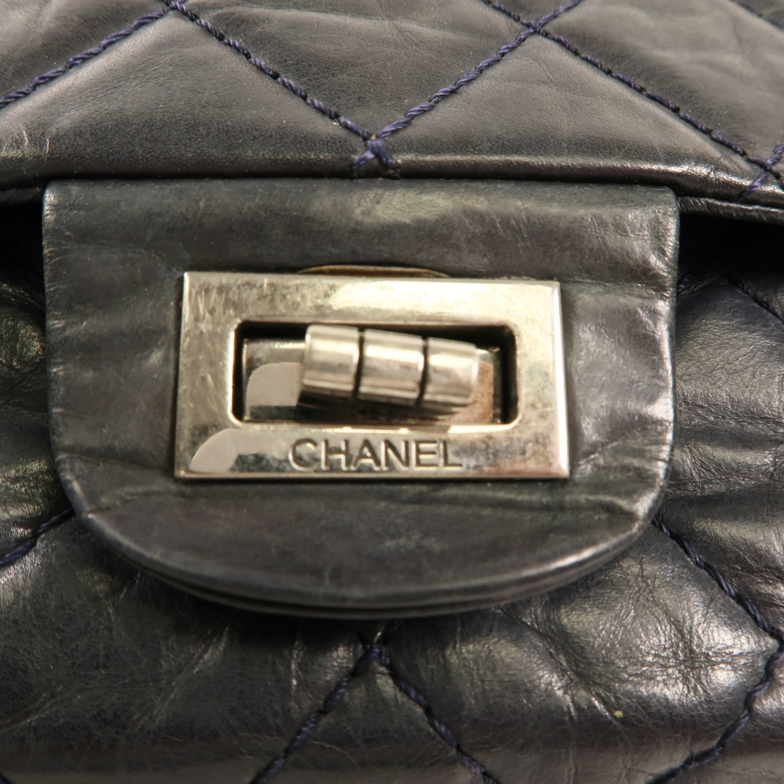 CHANEL 牛皮皮革2.55 Medium銀扣鏈帶肩背袋