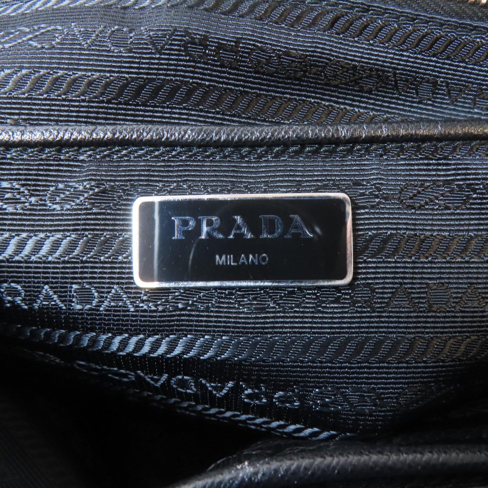 PRADA 尼龍Tote Bag銀扣鏈帶肩背袋黑色